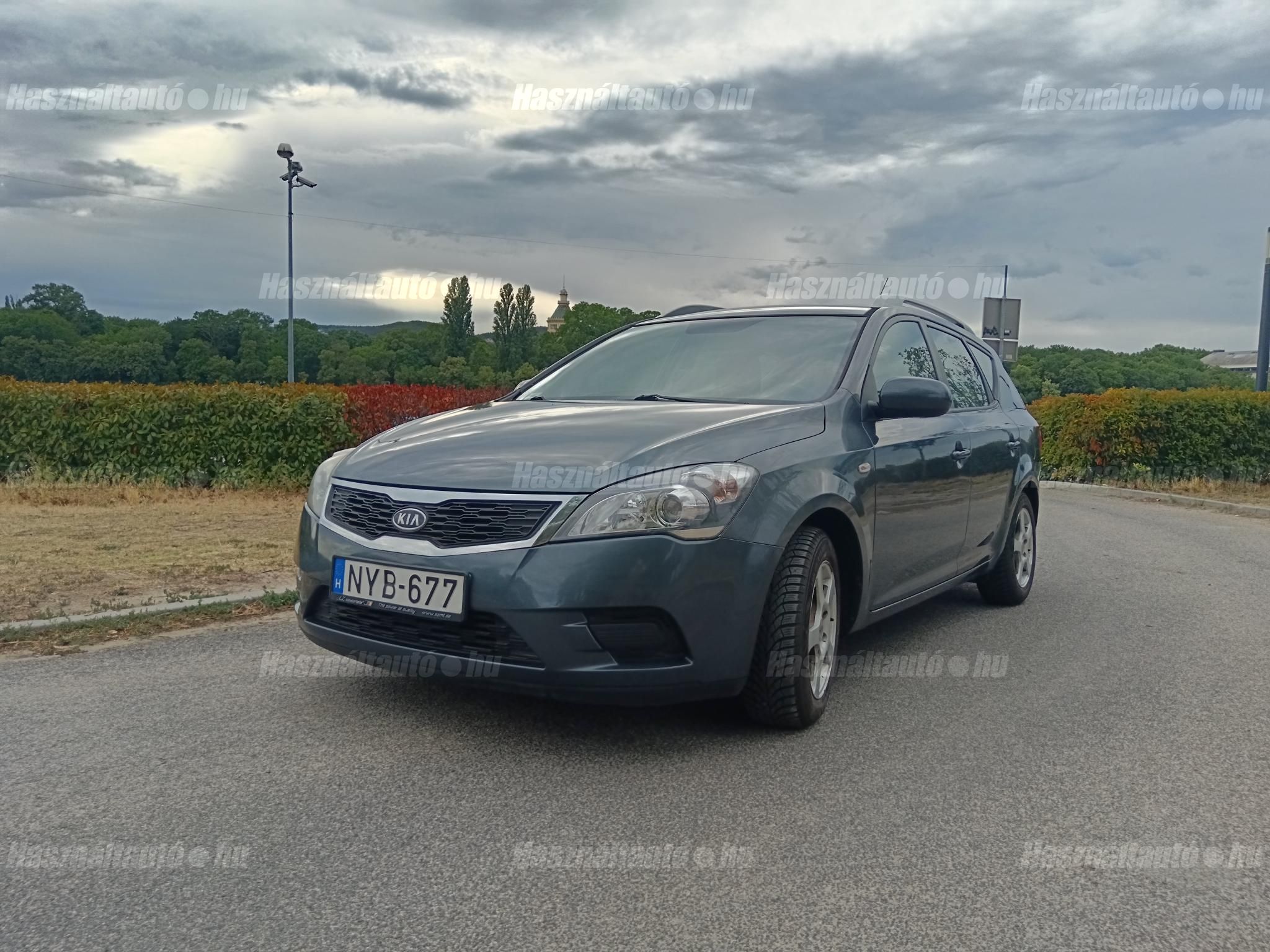 KIA CEE'D 2011/6 - 1