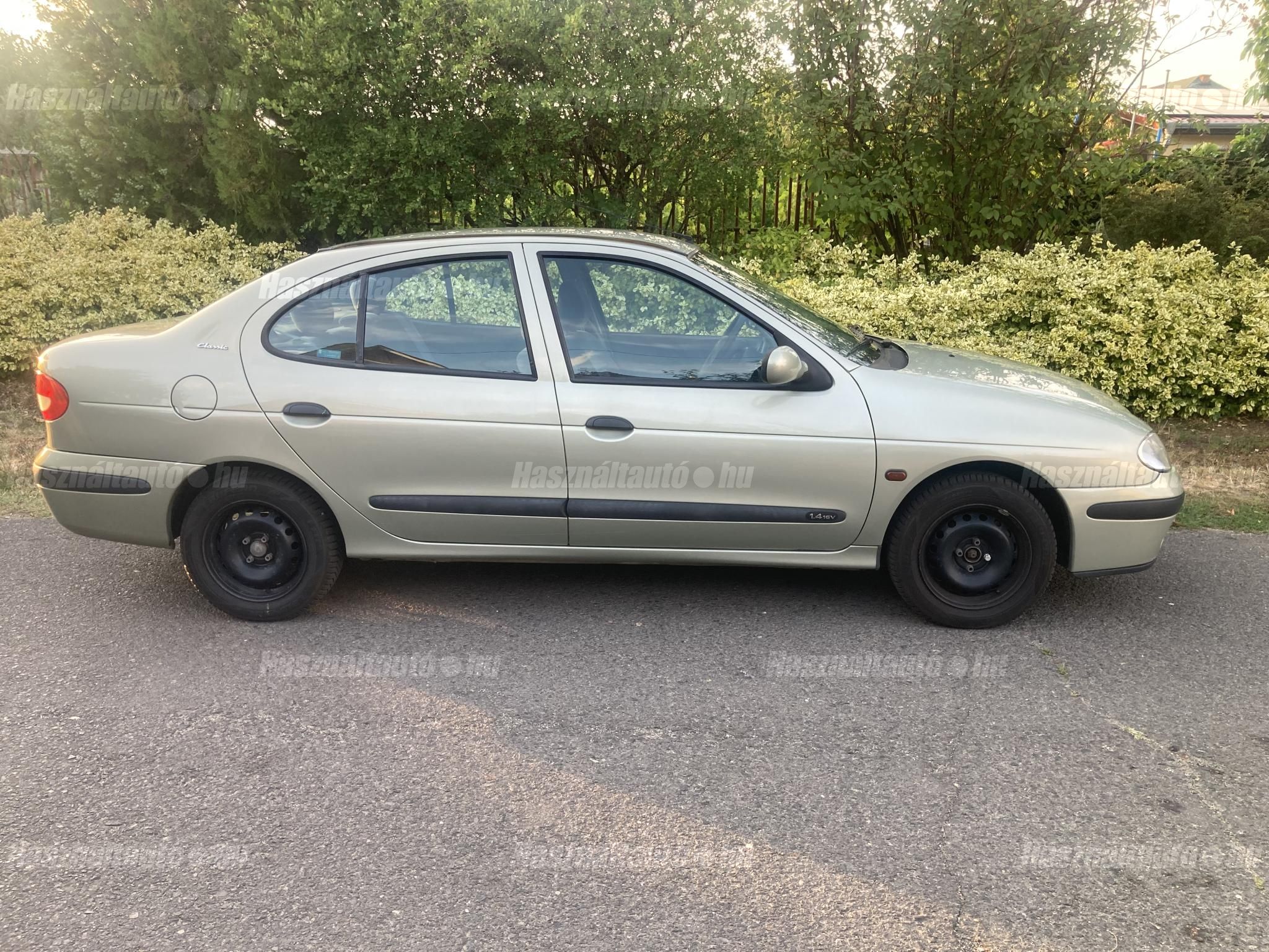 RENAULT MEGANE 2003/6 - 1