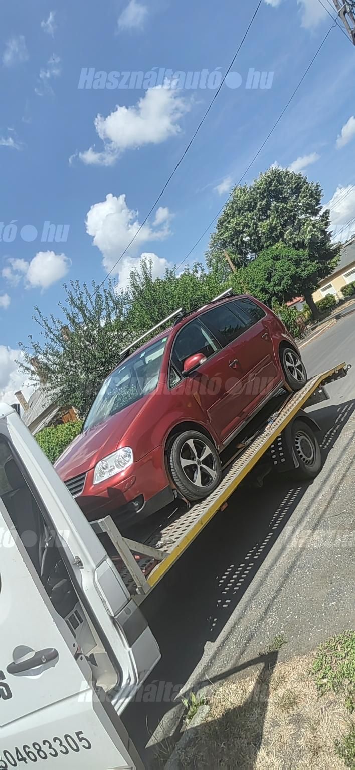 VOLKSWAGEN TOURAN 2004 - 1