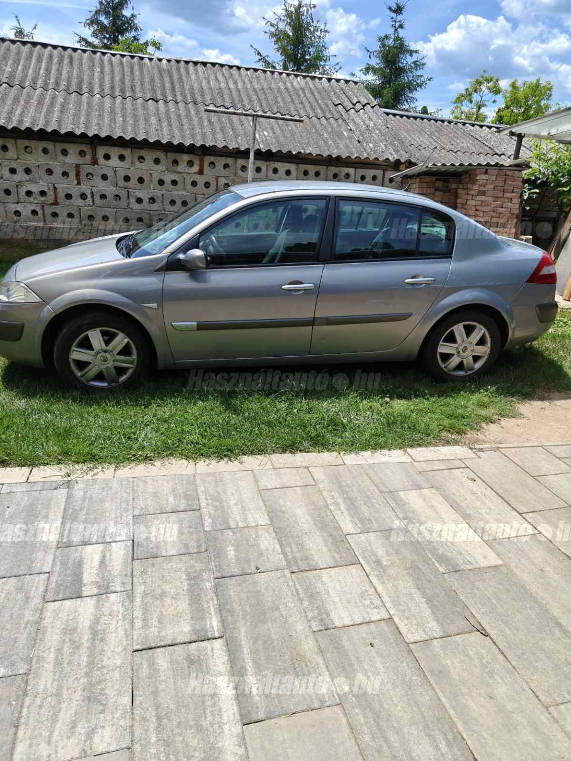 RENAULT MEGANE 2004/5 - 1