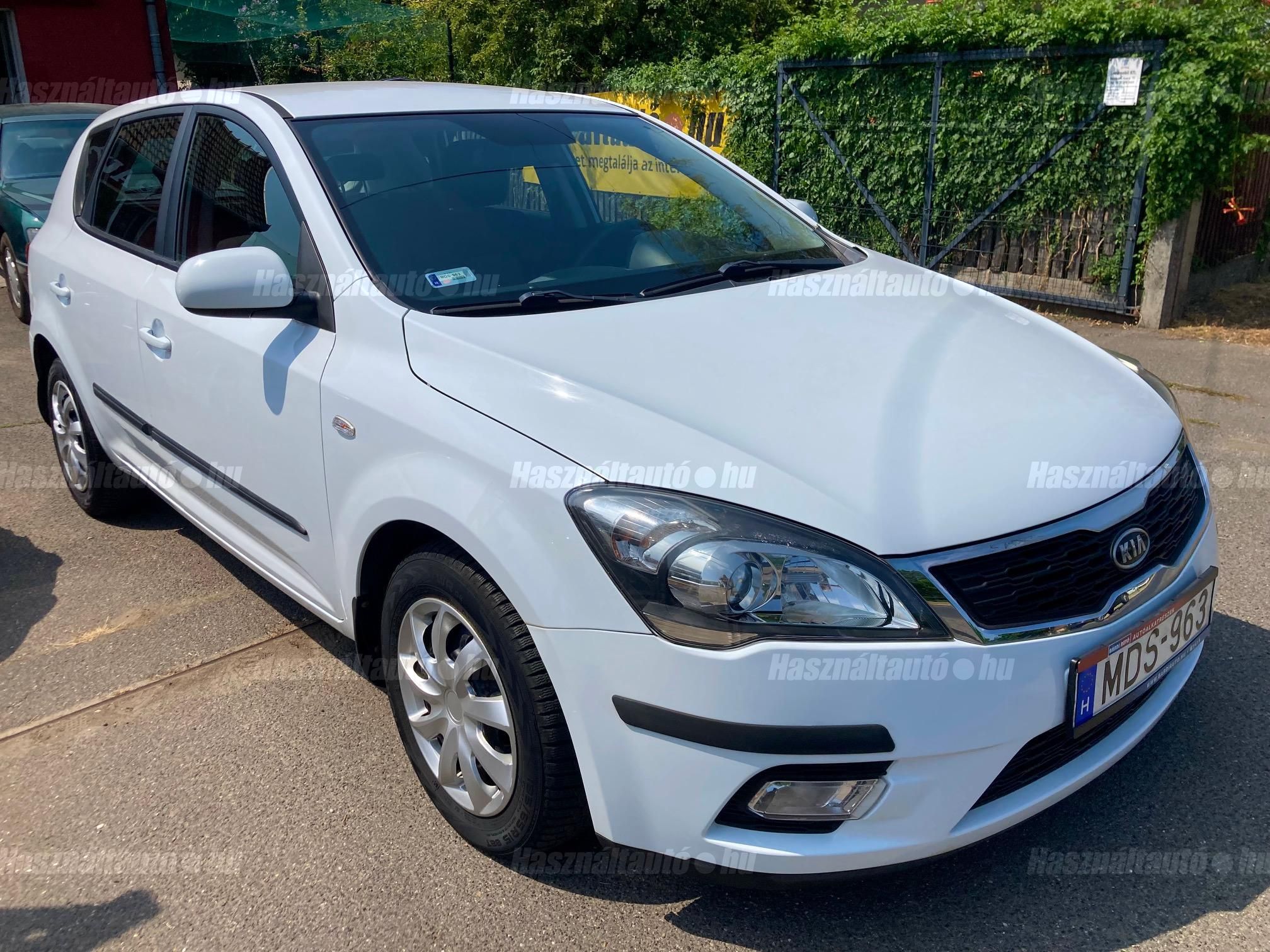 KIA CEE'D 2012/6 - 1