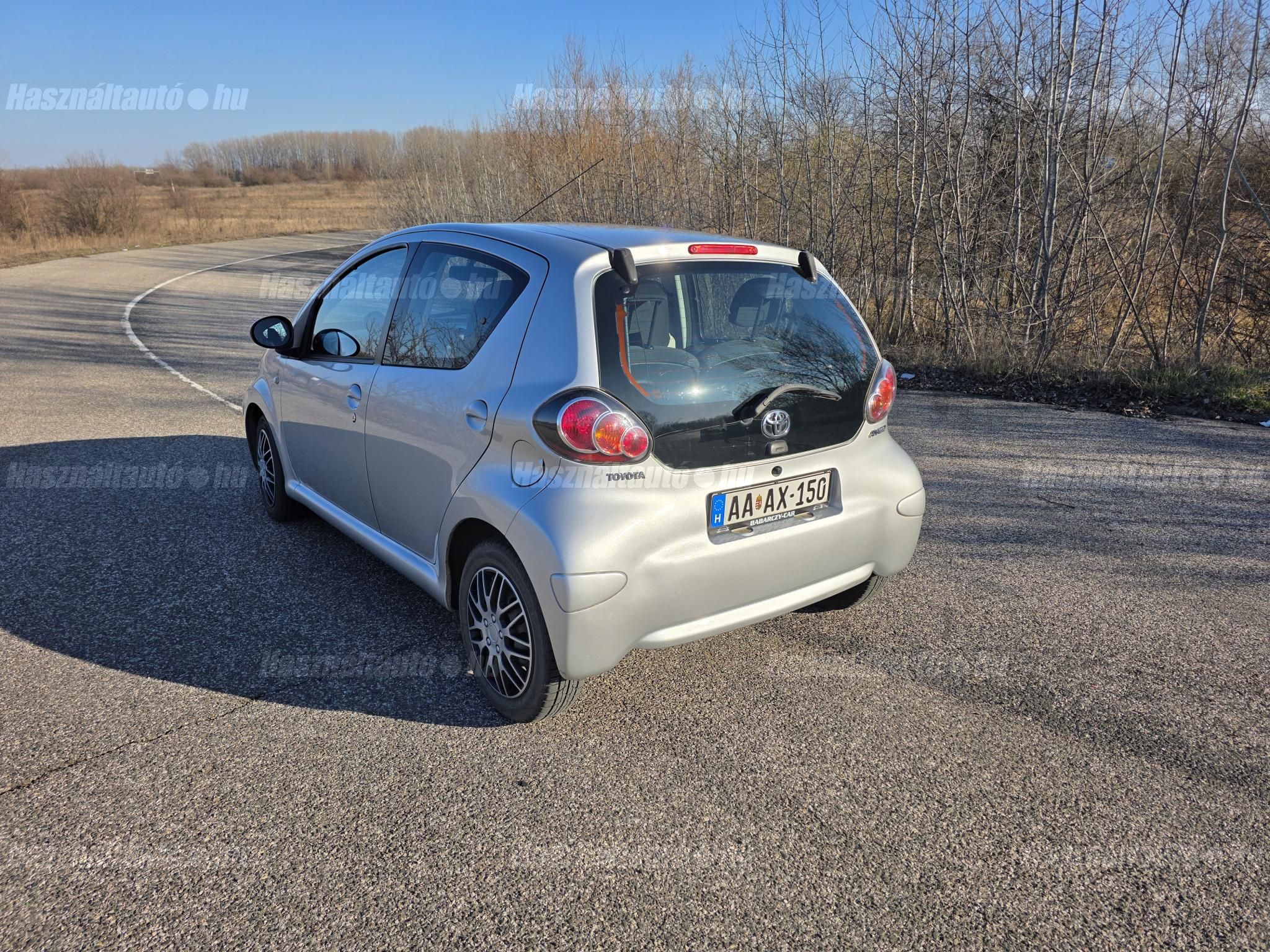TOYOTA AYGO 2011 - 1