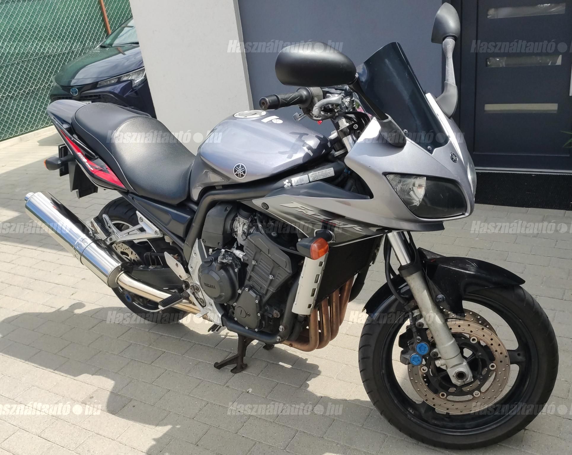 YAMAHA FZS 1000 (FAZER) 2003 - 1