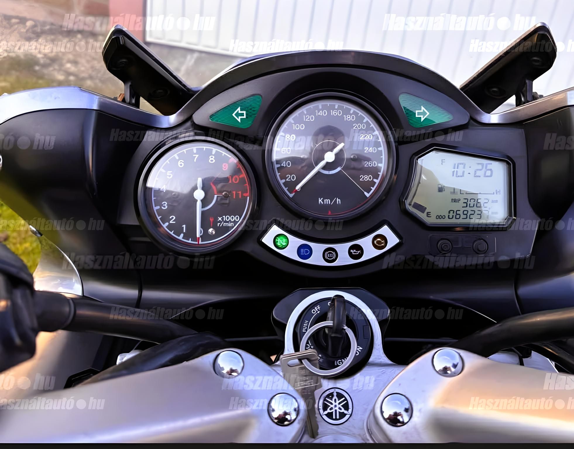 YAMAHA FJR 1300 2005/6 - 1