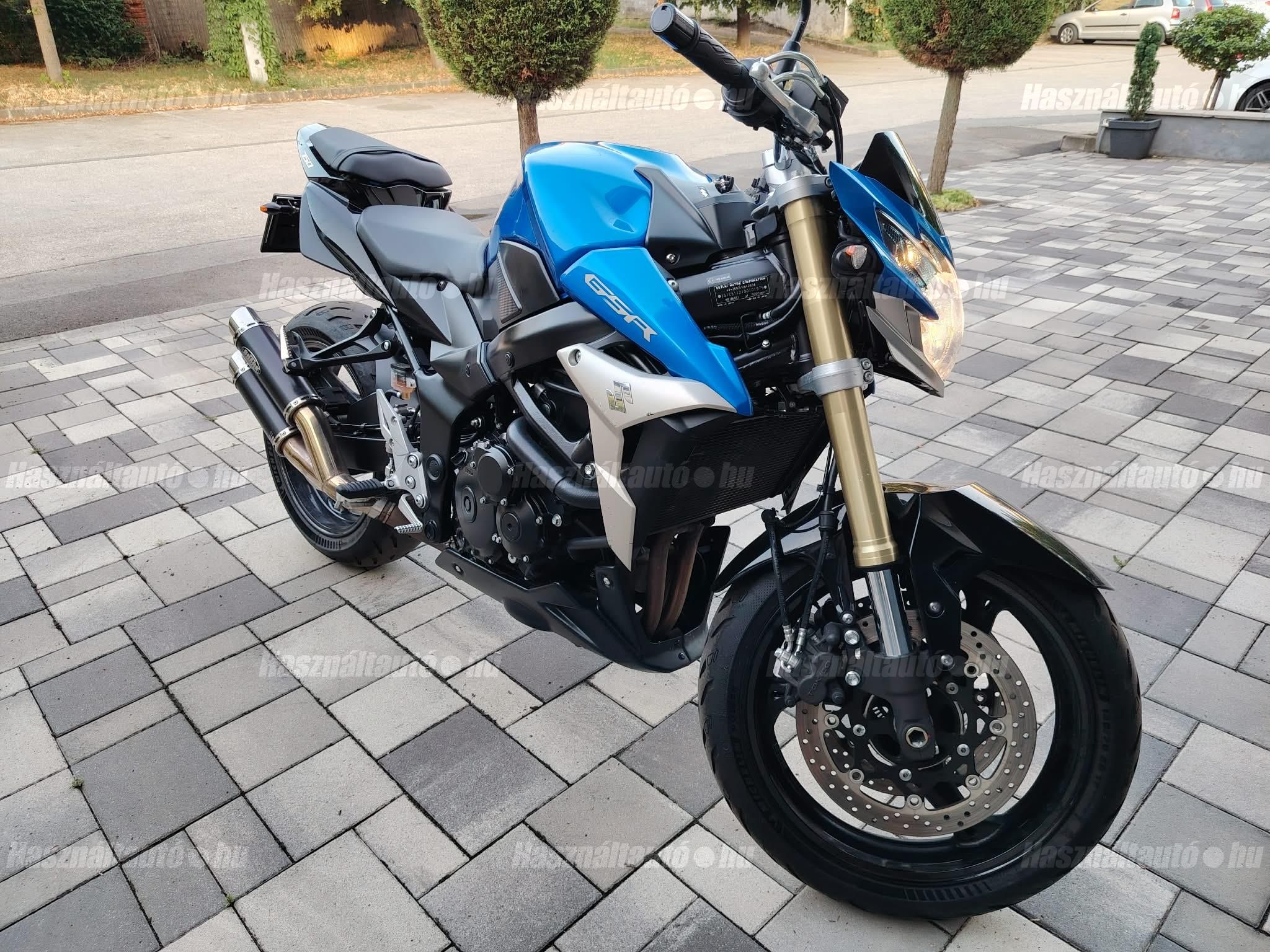 SUZUKI GSR 750 2012/5 - 1