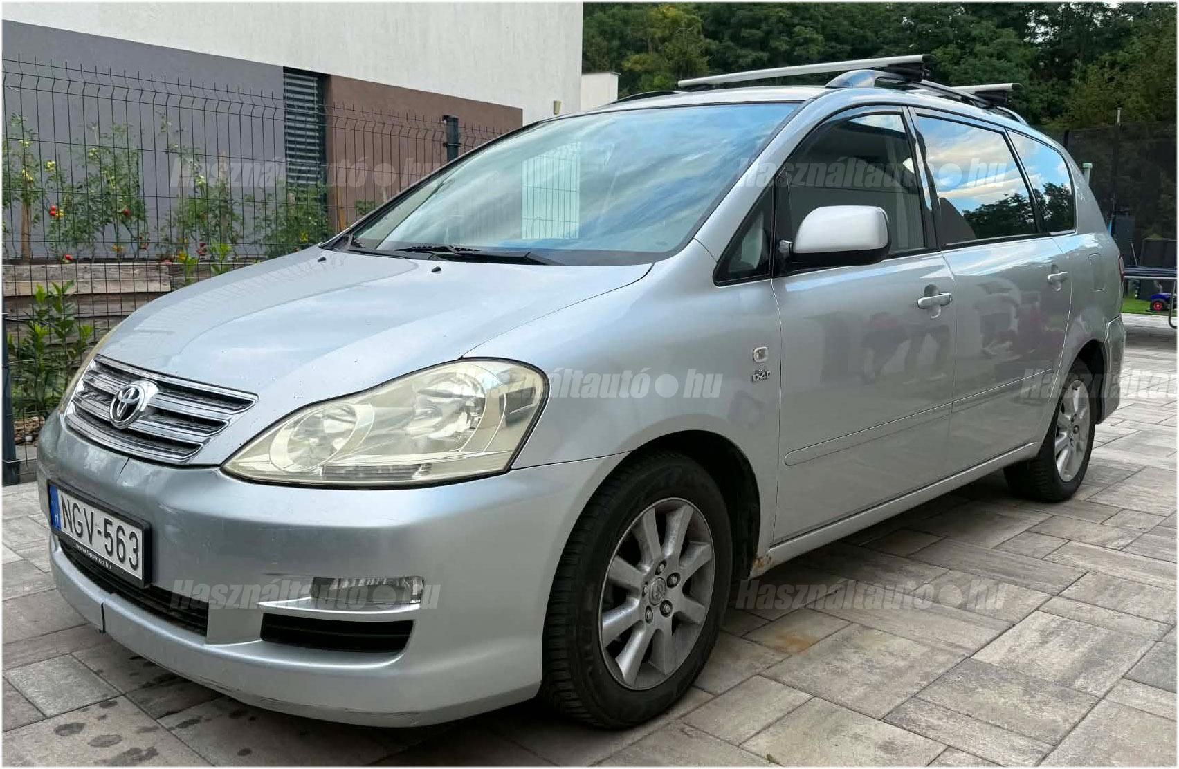 TOYOTA AVENSIS VERSO 2004/3 - 1