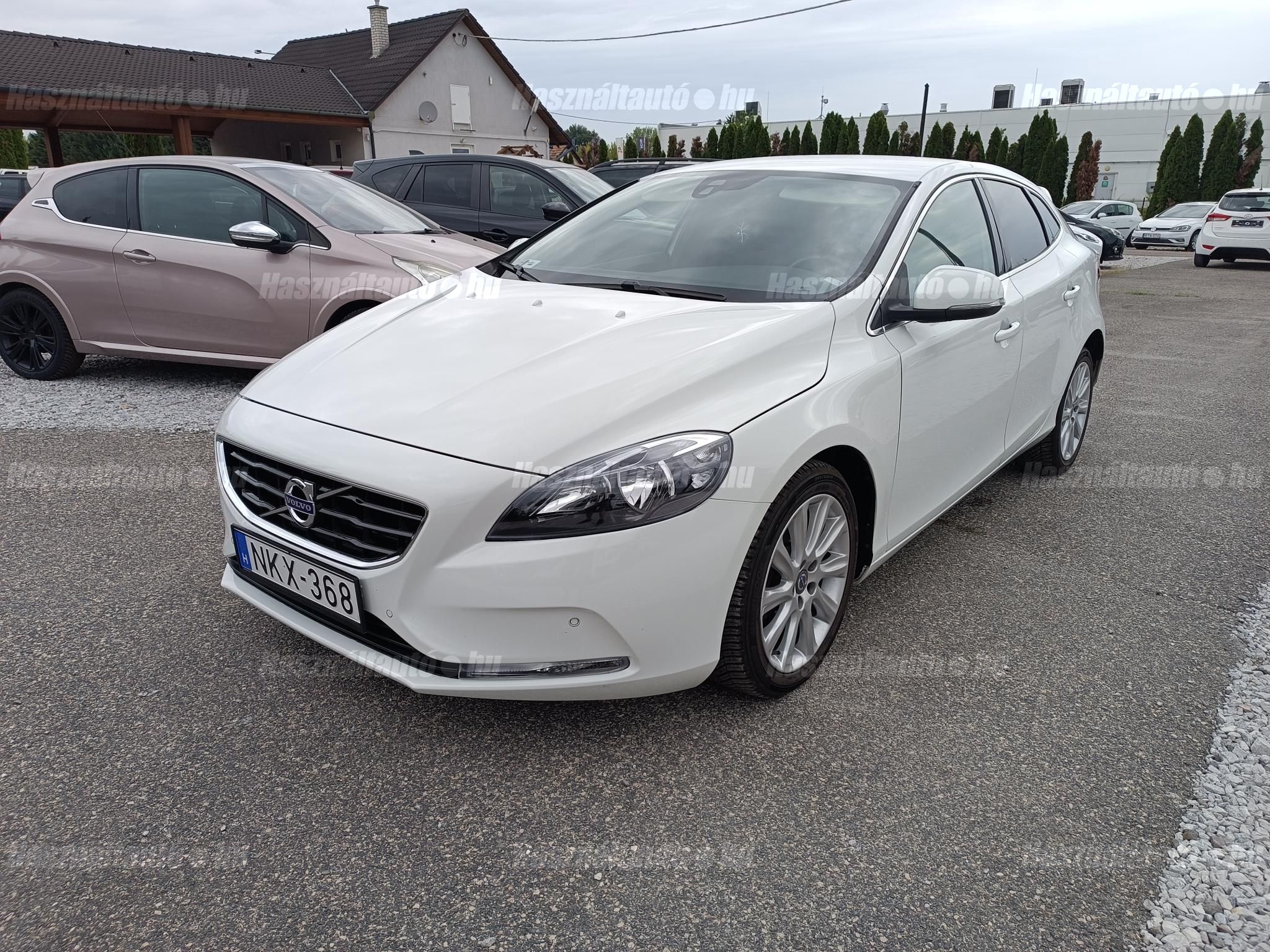 VOLVO V40 2016/4 - 1