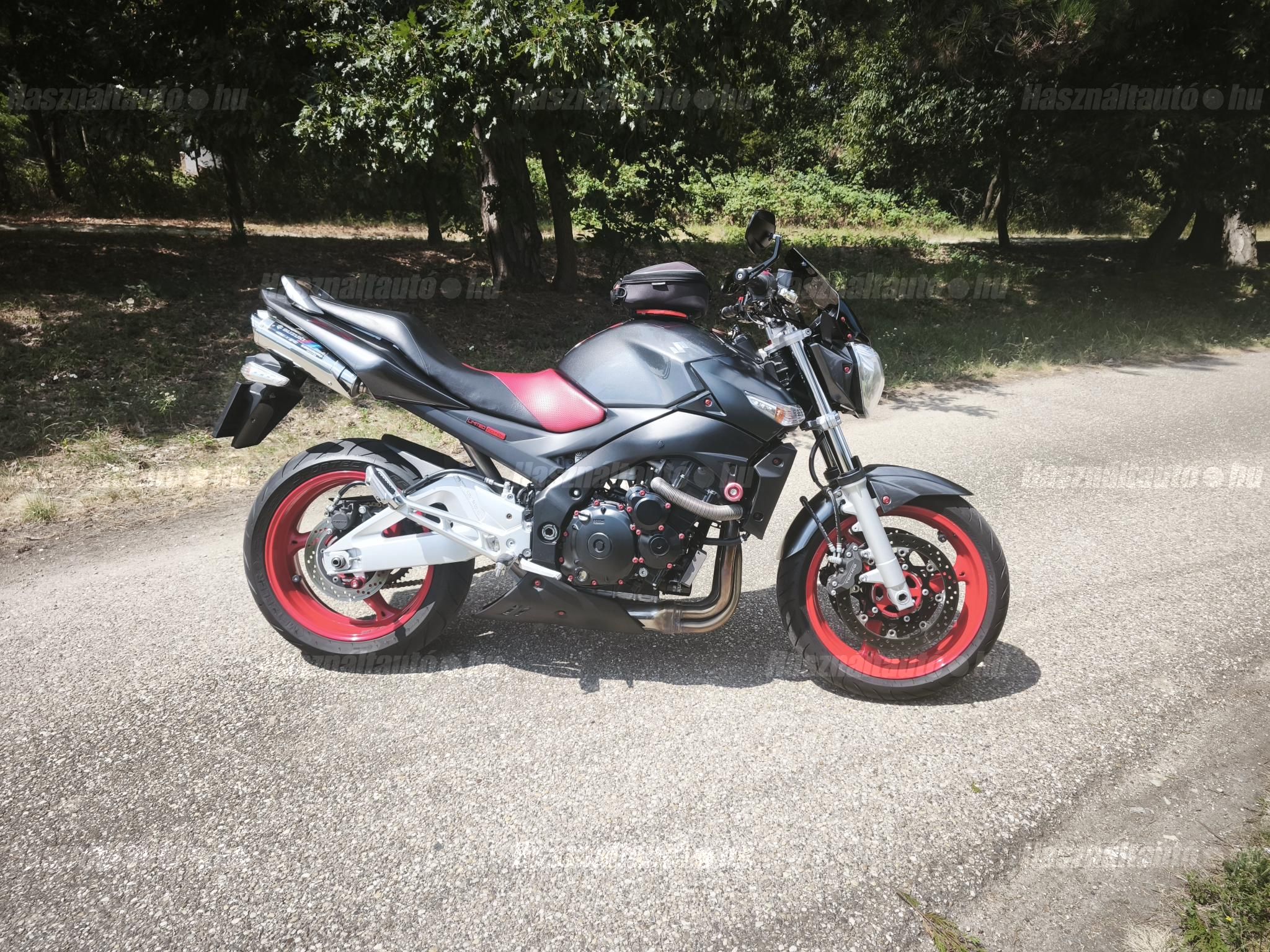 SUZUKI GSR 600 2009 - 1