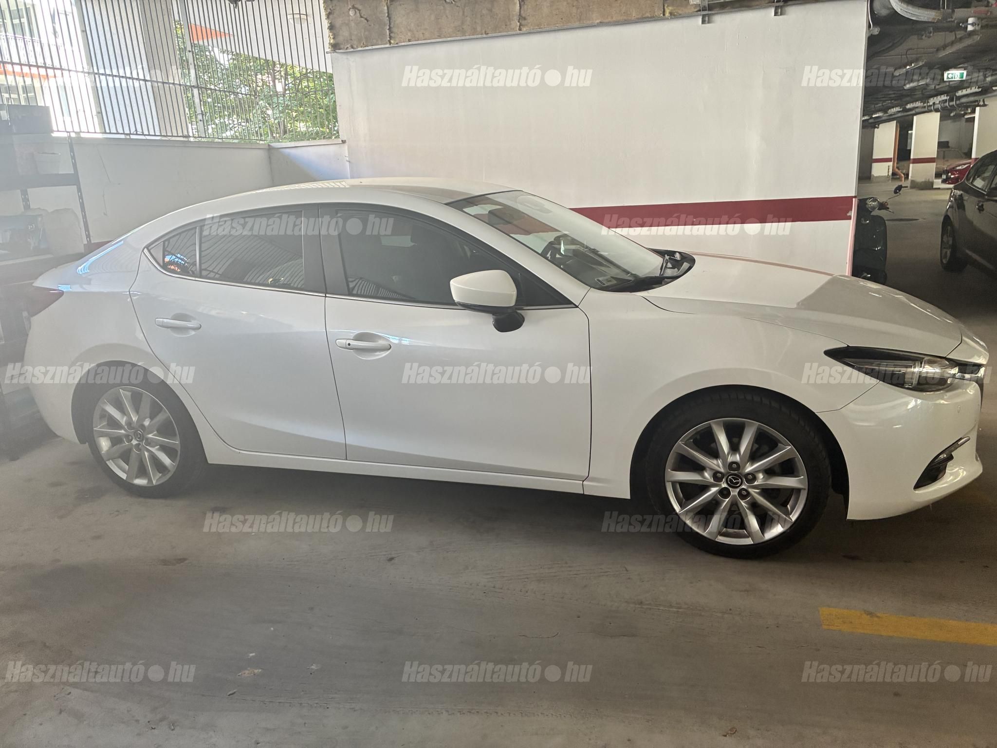 MAZDA 3 2018 - 1