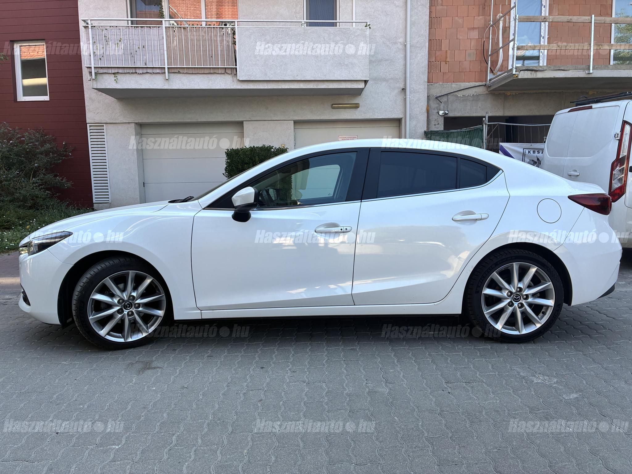 MAZDA 3 2018 - 1