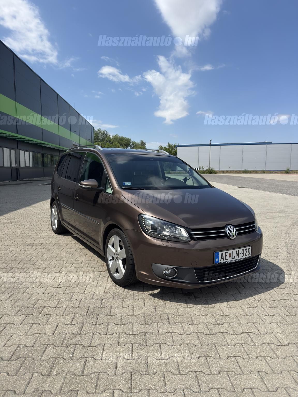 VOLKSWAGEN TOURAN 2011/6 - 1