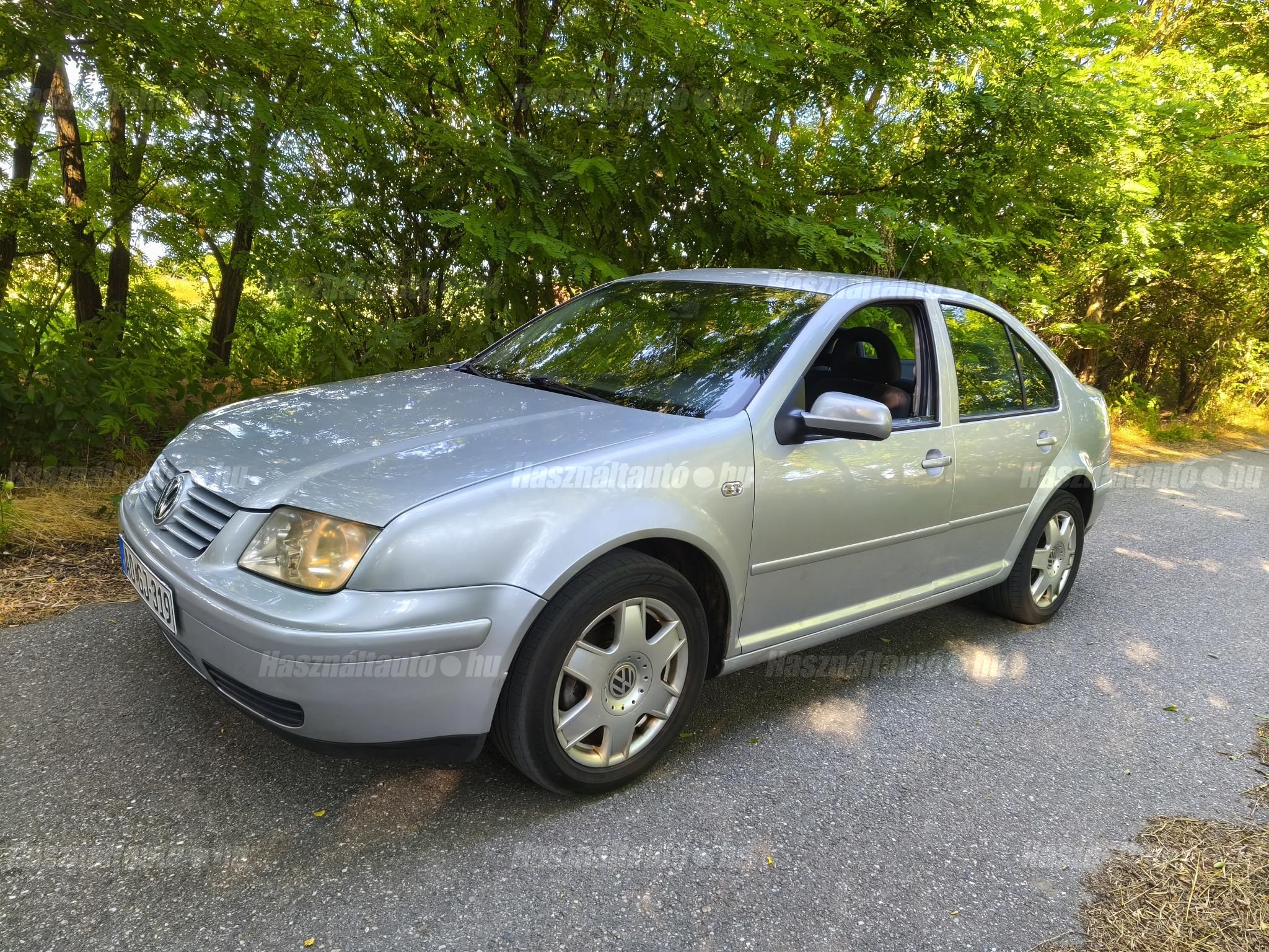 VOLKSWAGEN BORA 2001/9 - 1