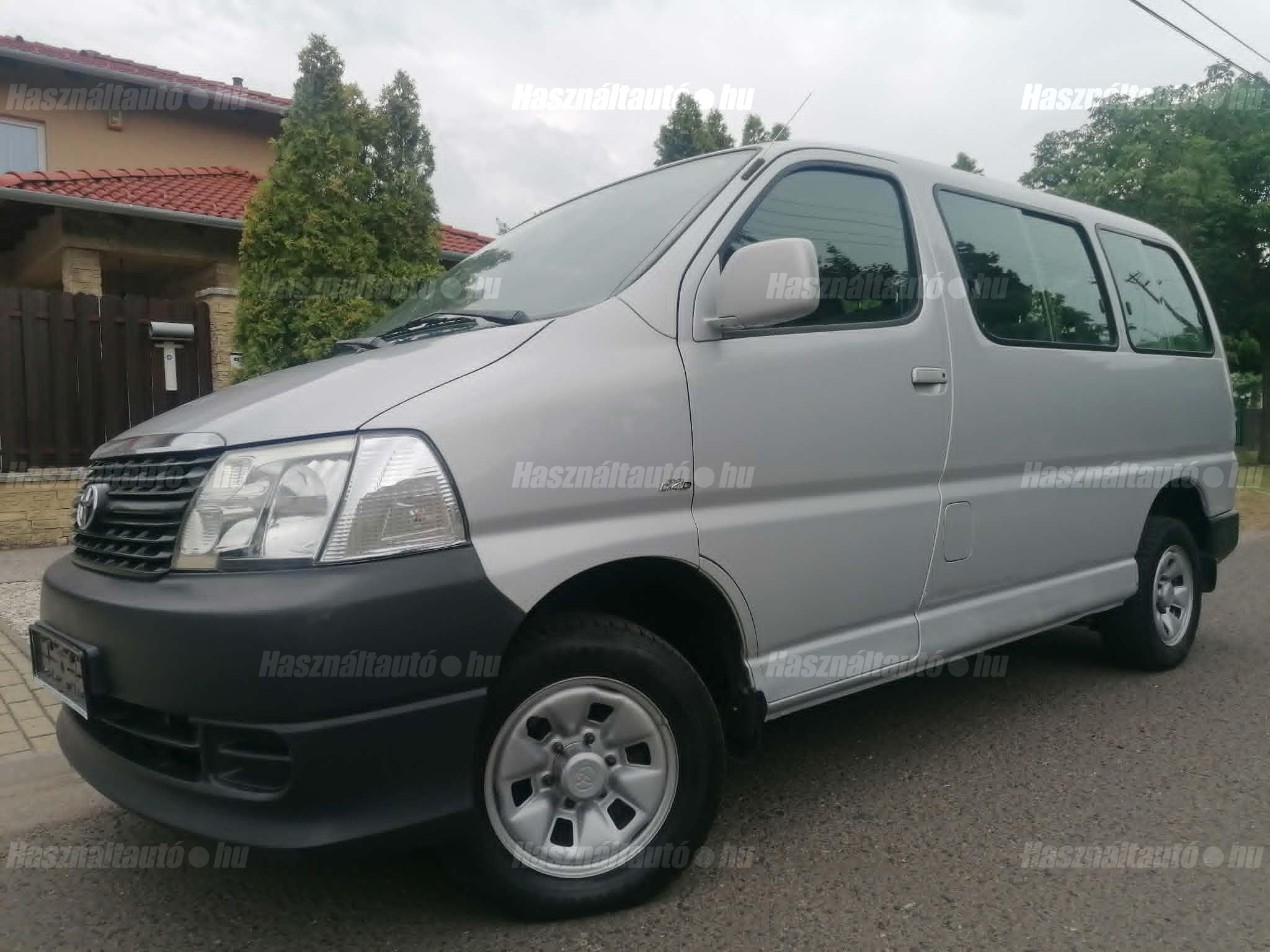 TOYOTA HIACE 2009 - 1