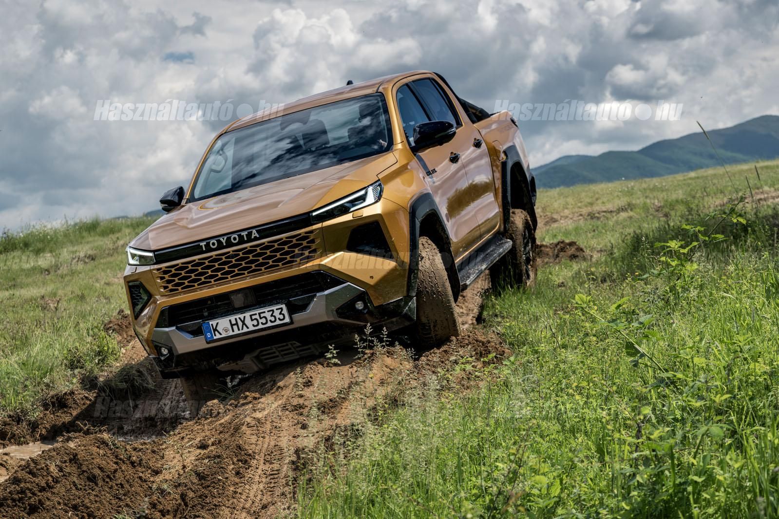 TOYOTA HILUX 2026 - 1