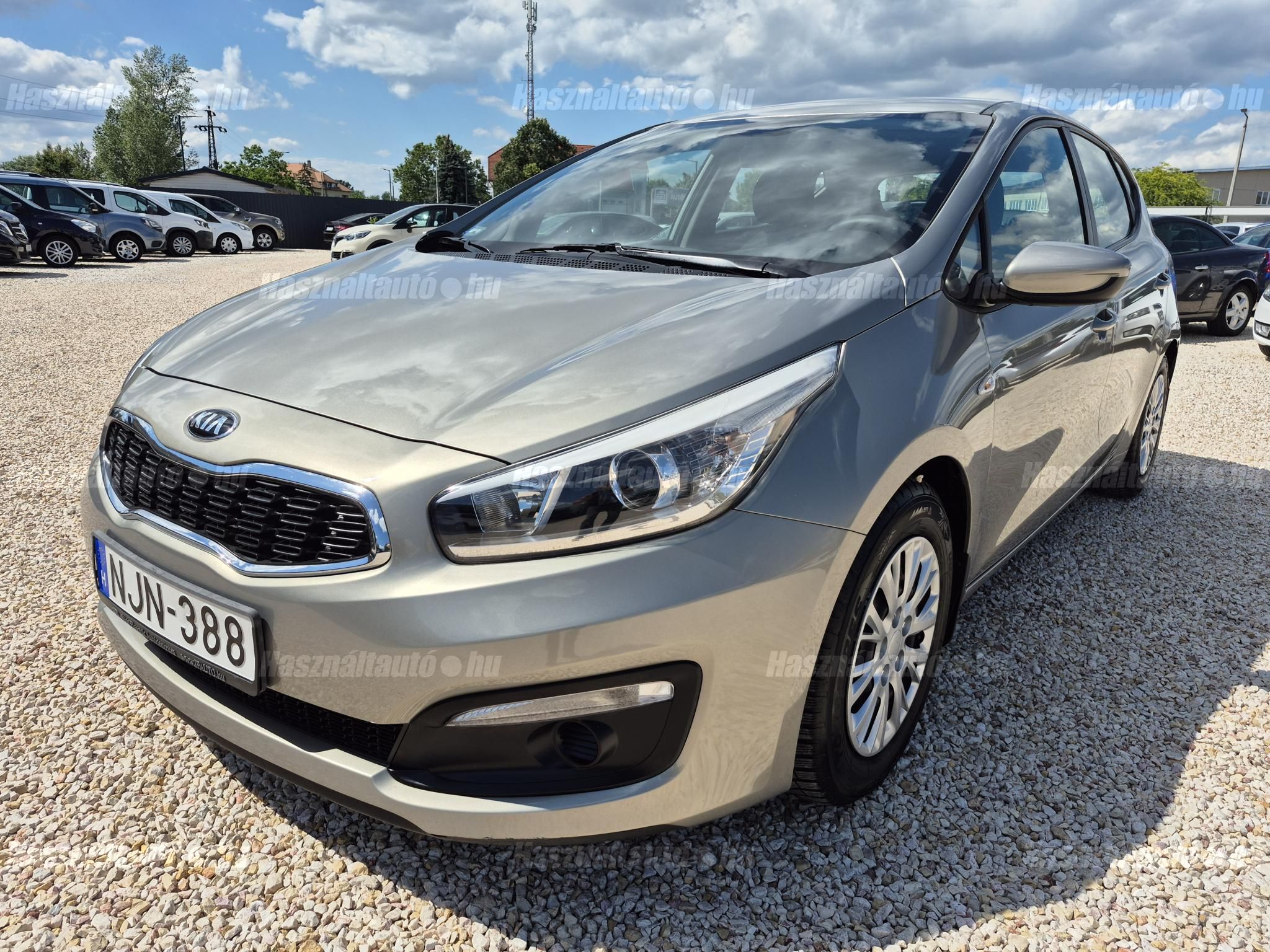 KIA CEE'D 2015/11 - 1
