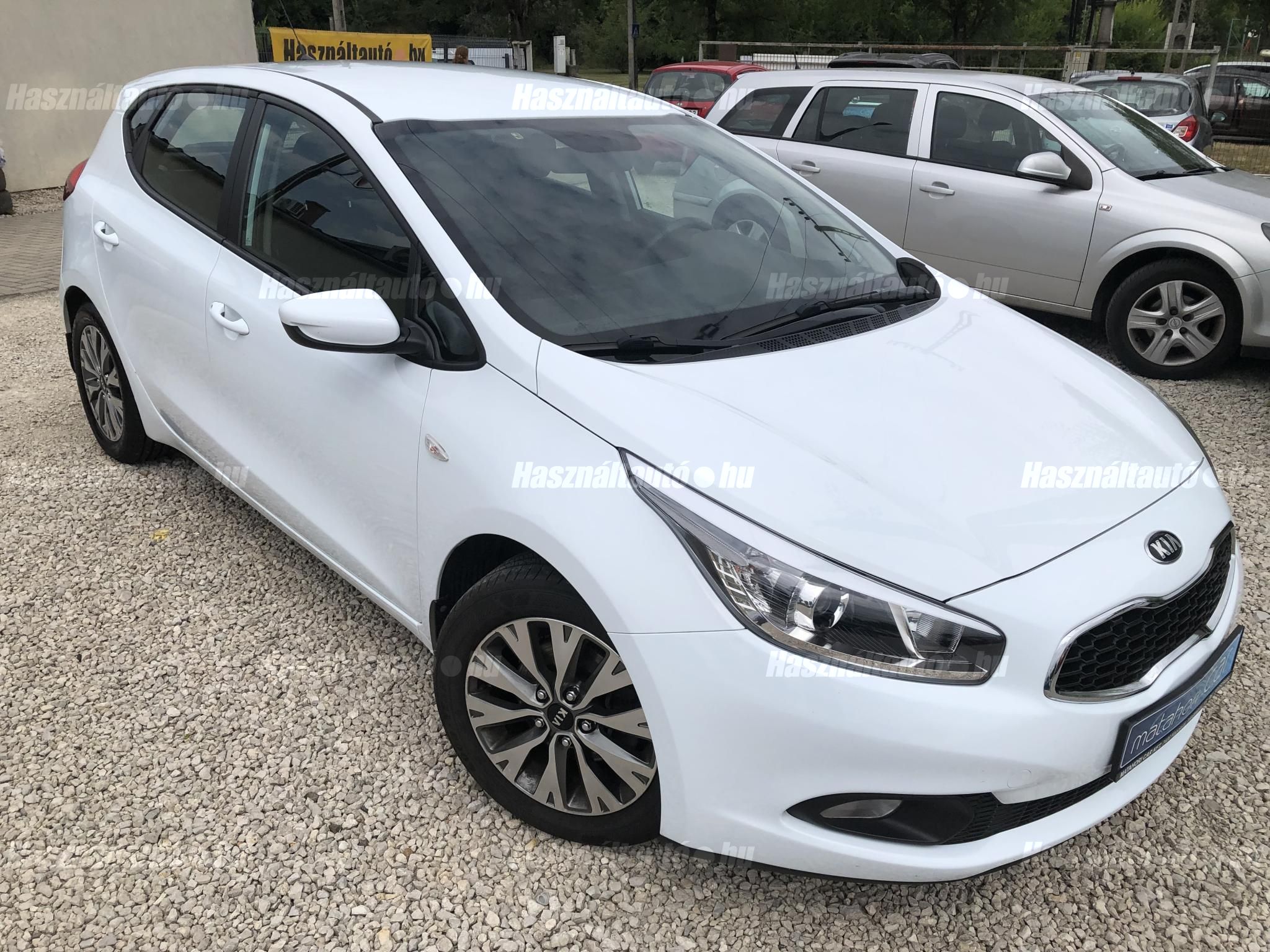 KIA CEE'D 2014/9 - 1