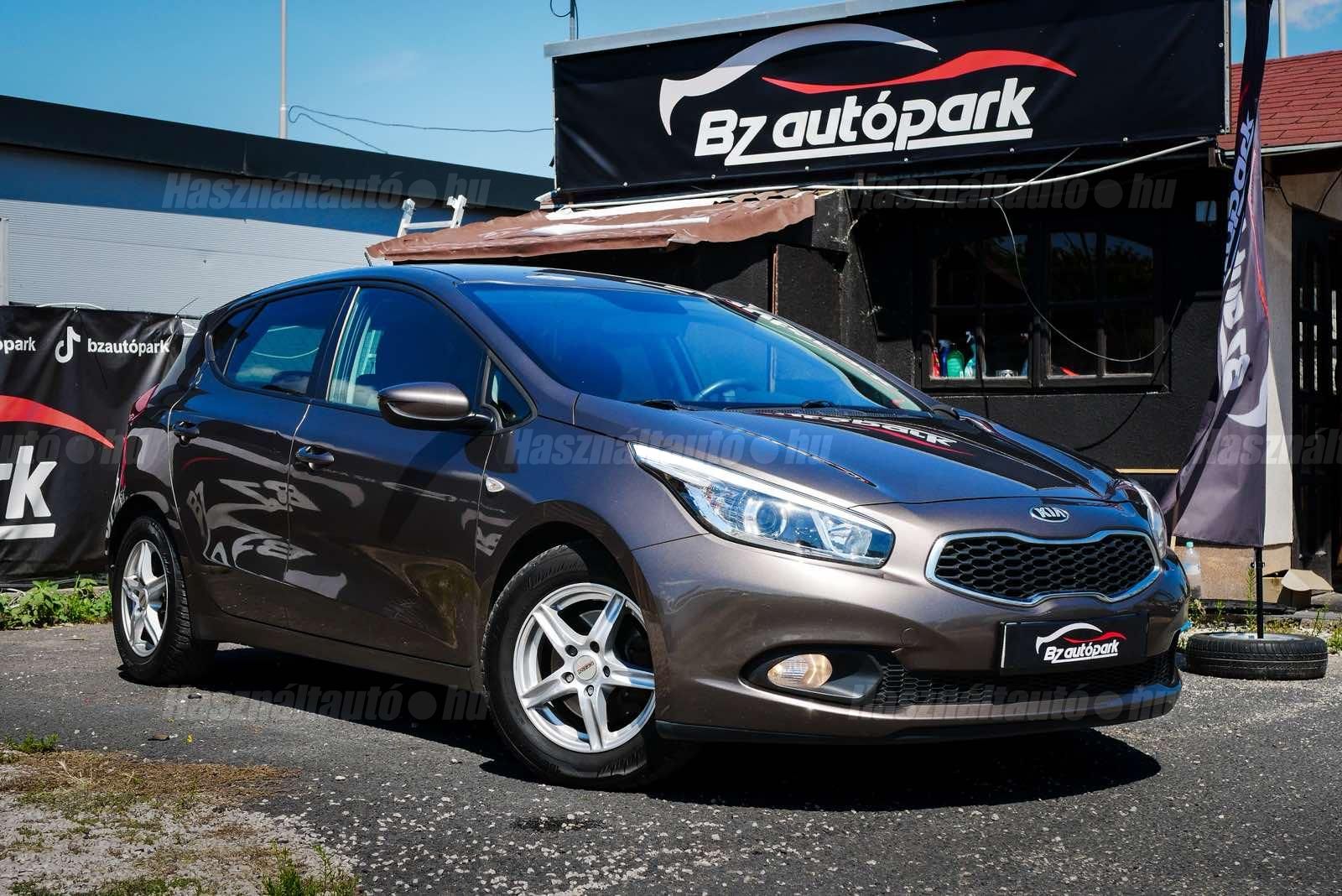 KIA CEE'D 2015/5 - 1