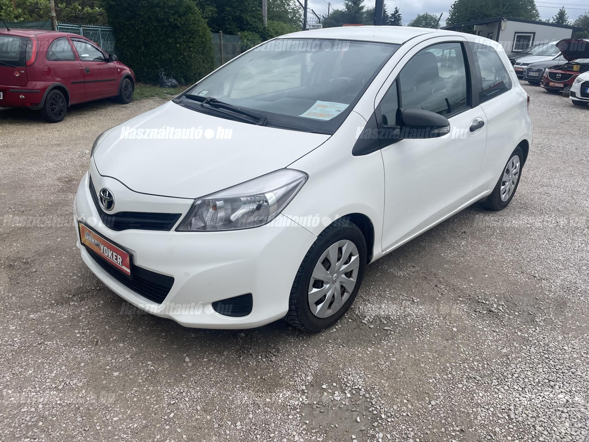 TOYOTA YARIS 2012/3 - 1