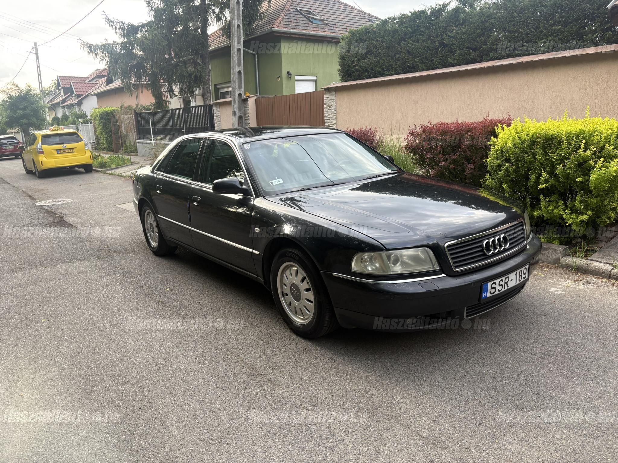 AUDI A8 2000/6 - 1