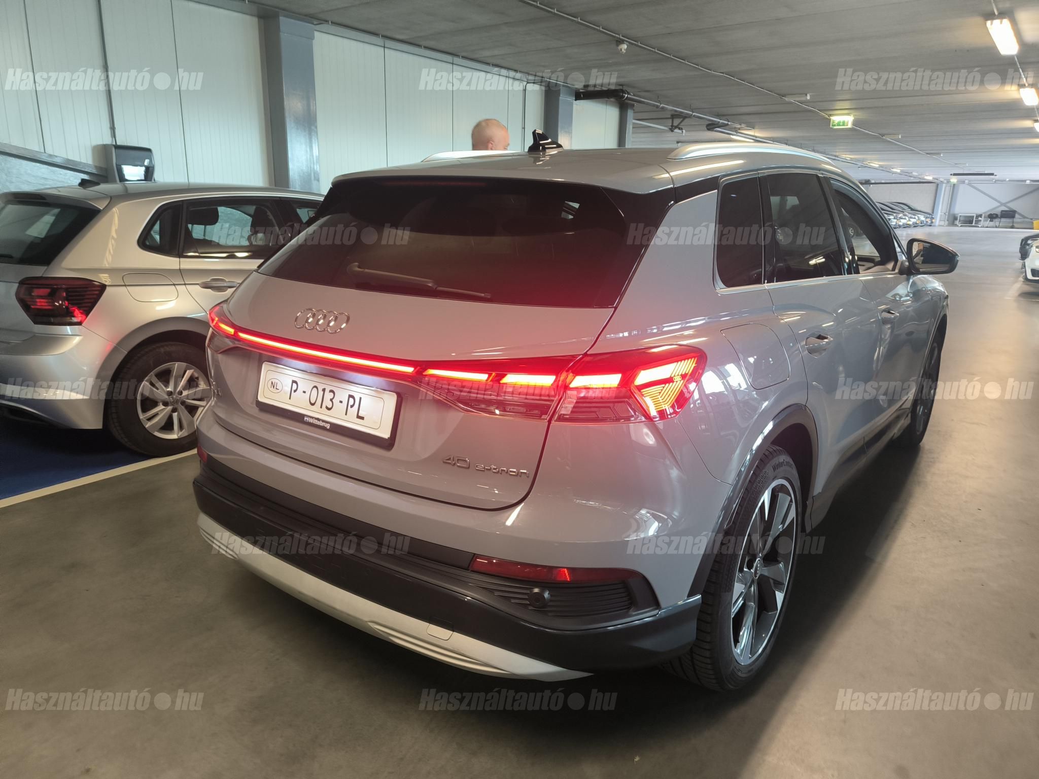 AUDI Q4 2022/10 - 1