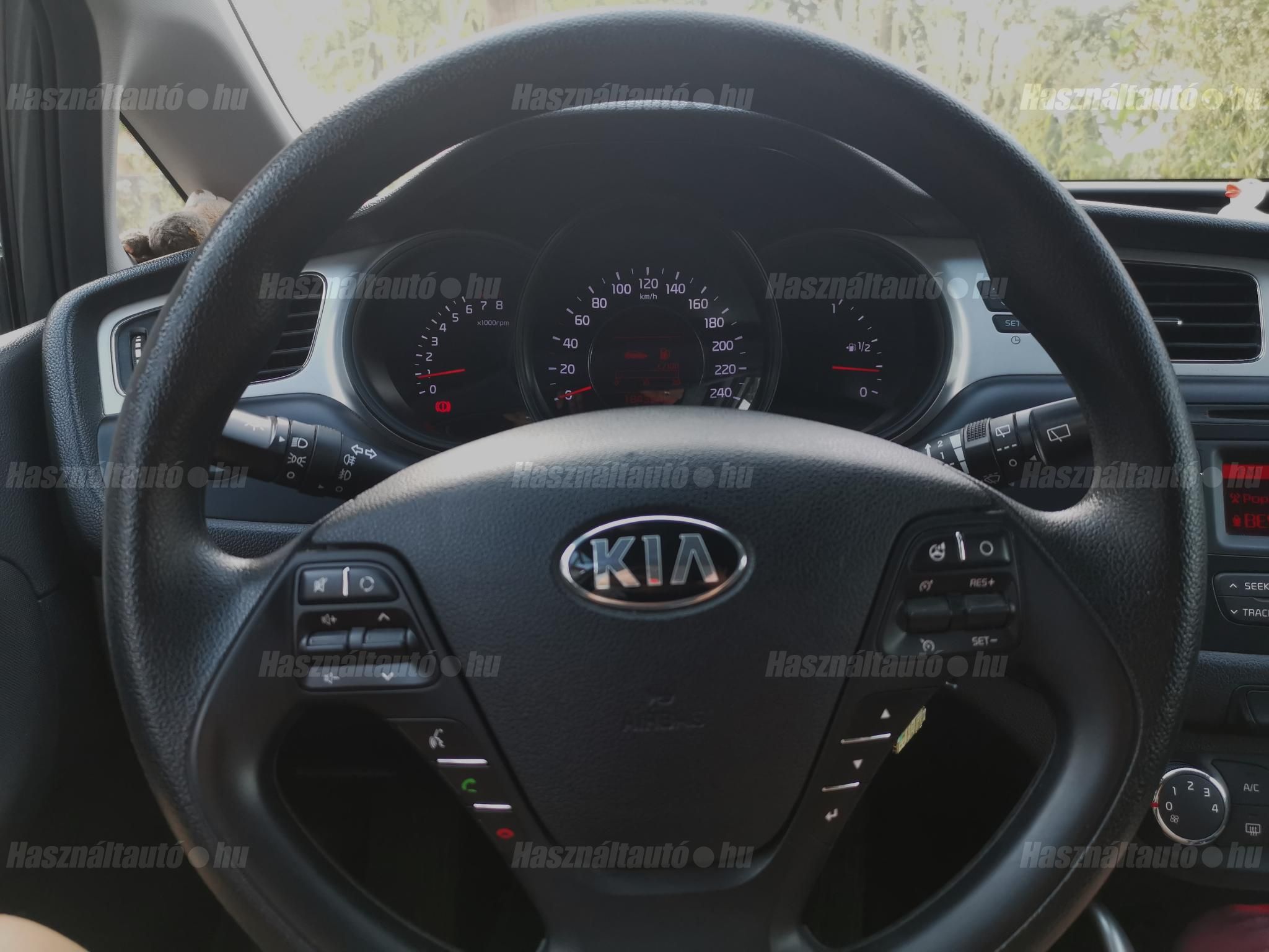 KIA CEE'D 2013/7 - 1