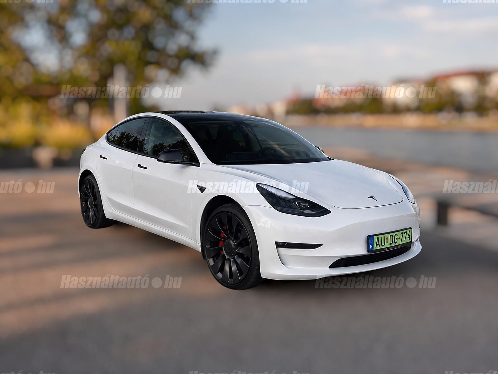 TESLA MODEL 3 2022/3 - 1