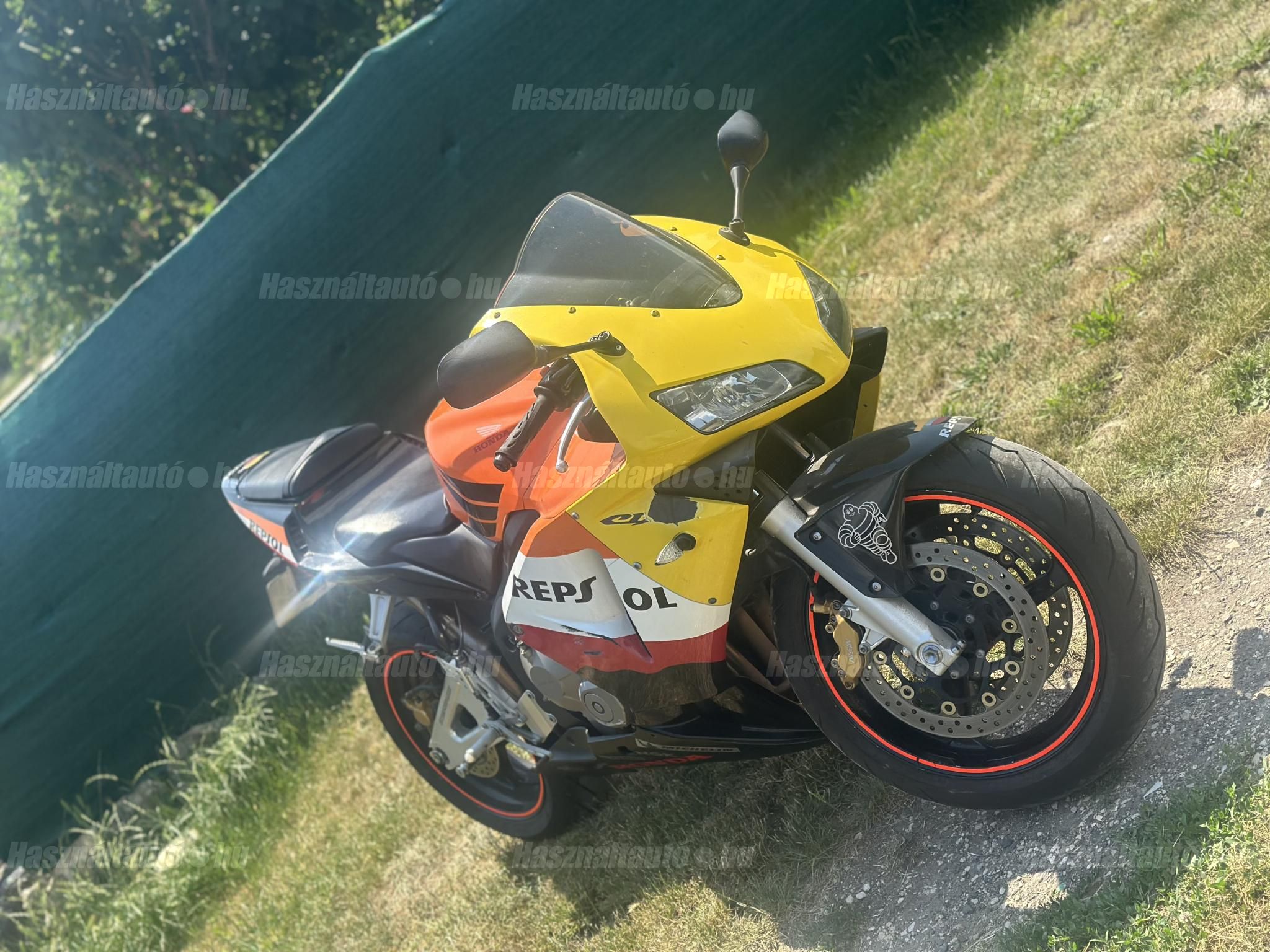 HONDA CBR 600 RR 2004/3 - 1