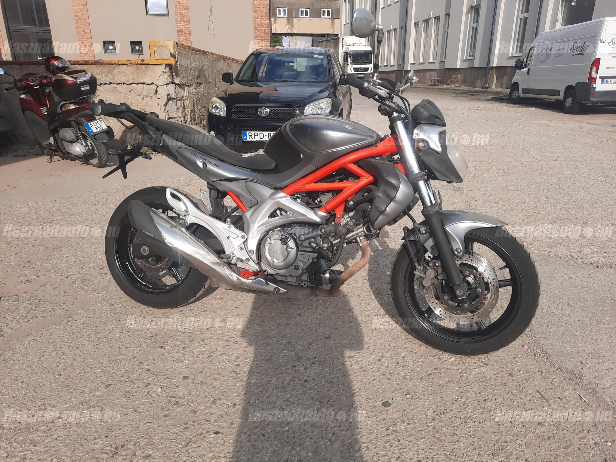SUZUKI SFV 2011/10 - 1