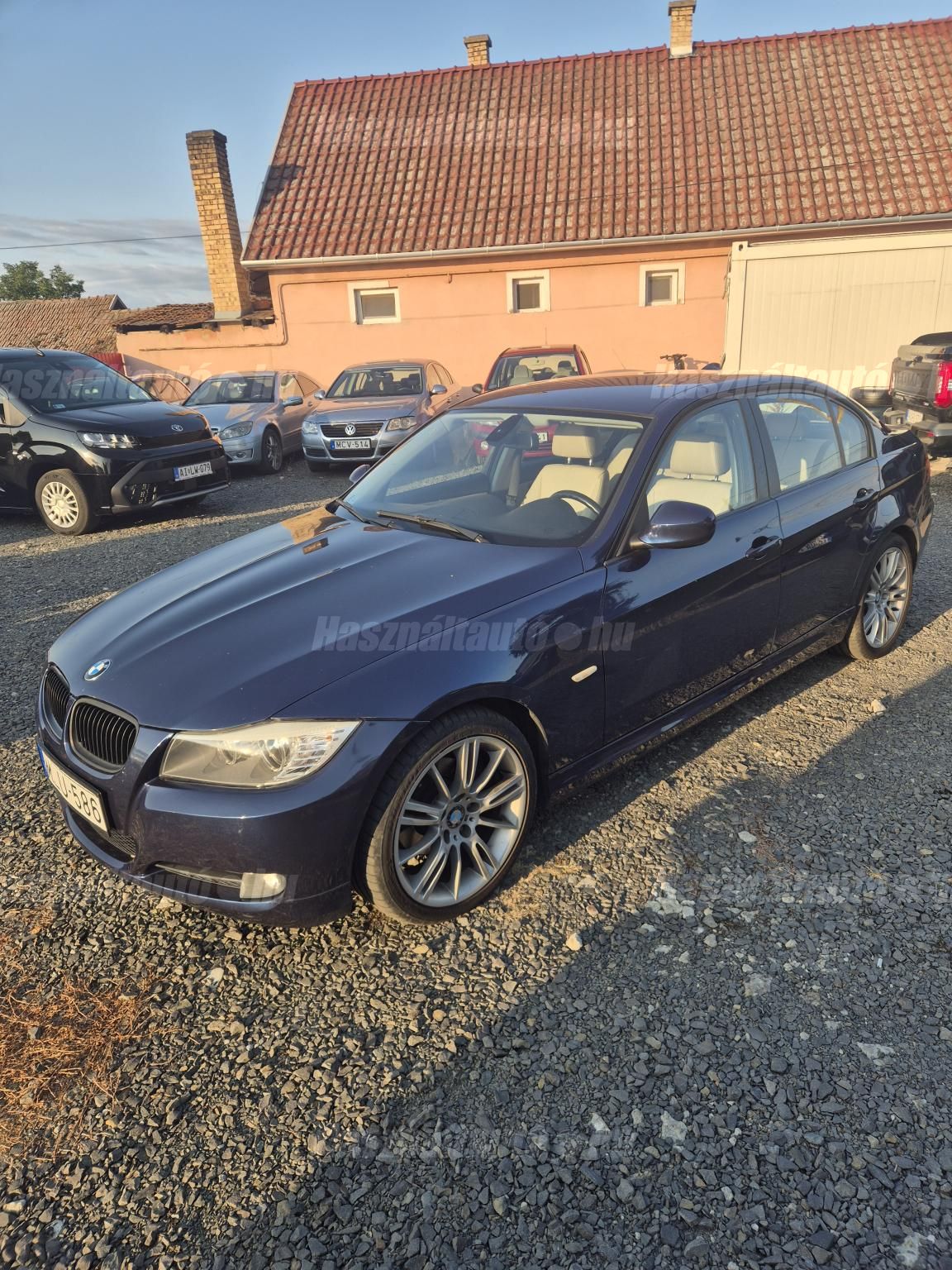 BMW 318 2010/6 - 1