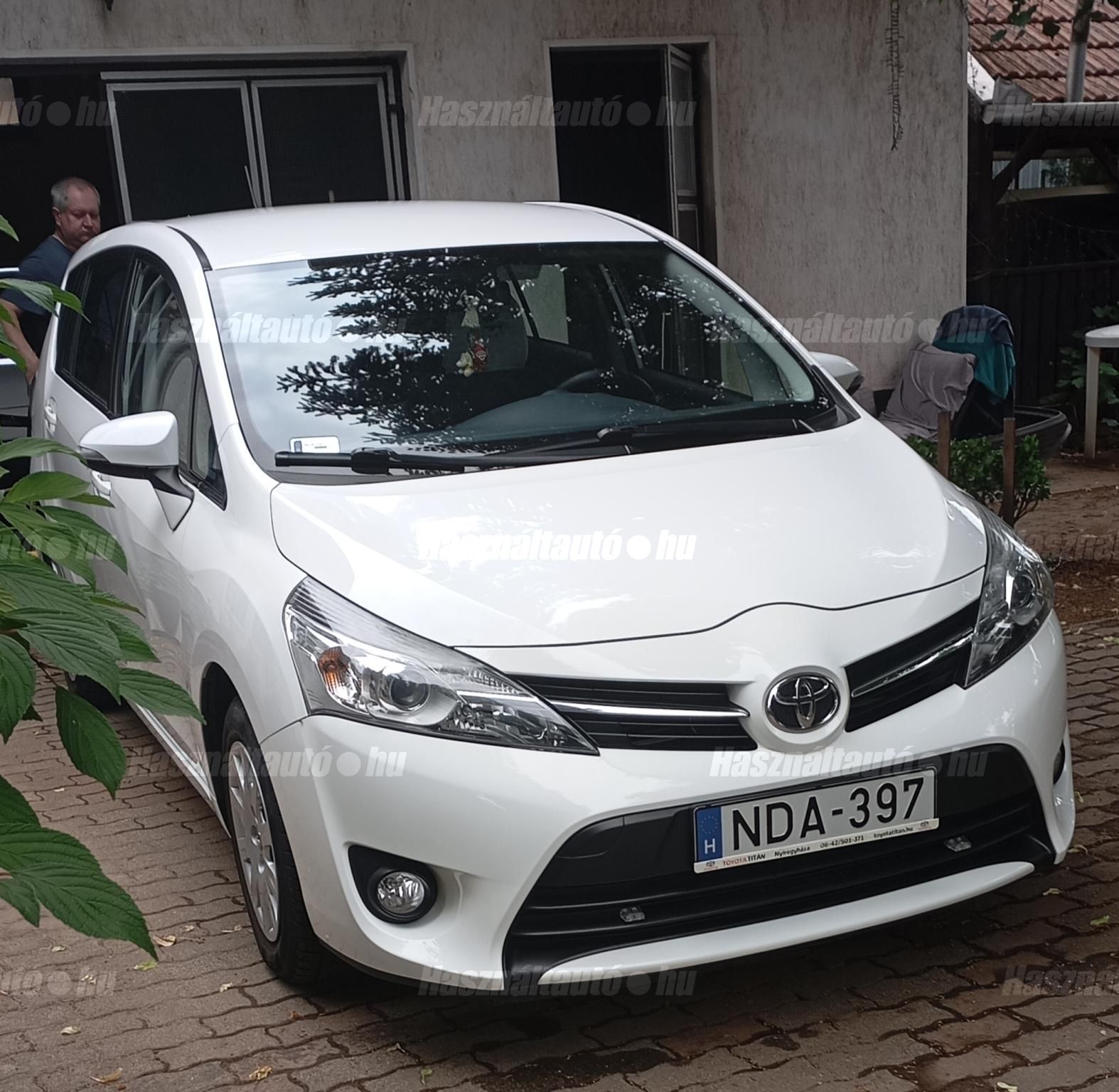 TOYOTA COROLLA VERSO 2015 - 1