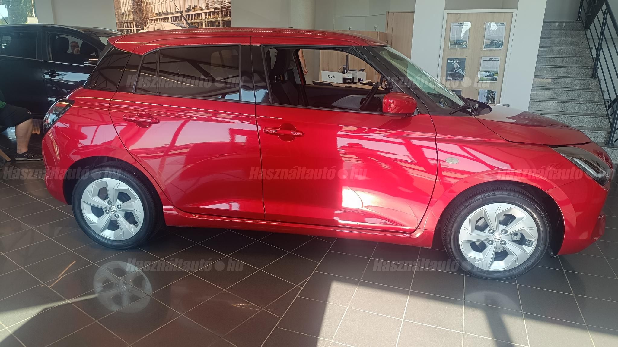 SUZUKI SWIFT 2025/10 - 1