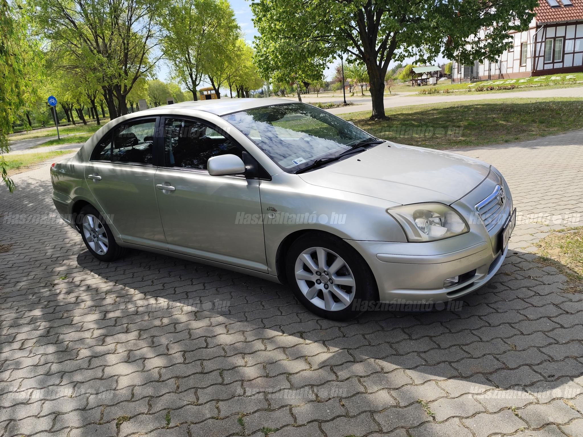 TOYOTA AVENSIS 2004/12 - 1