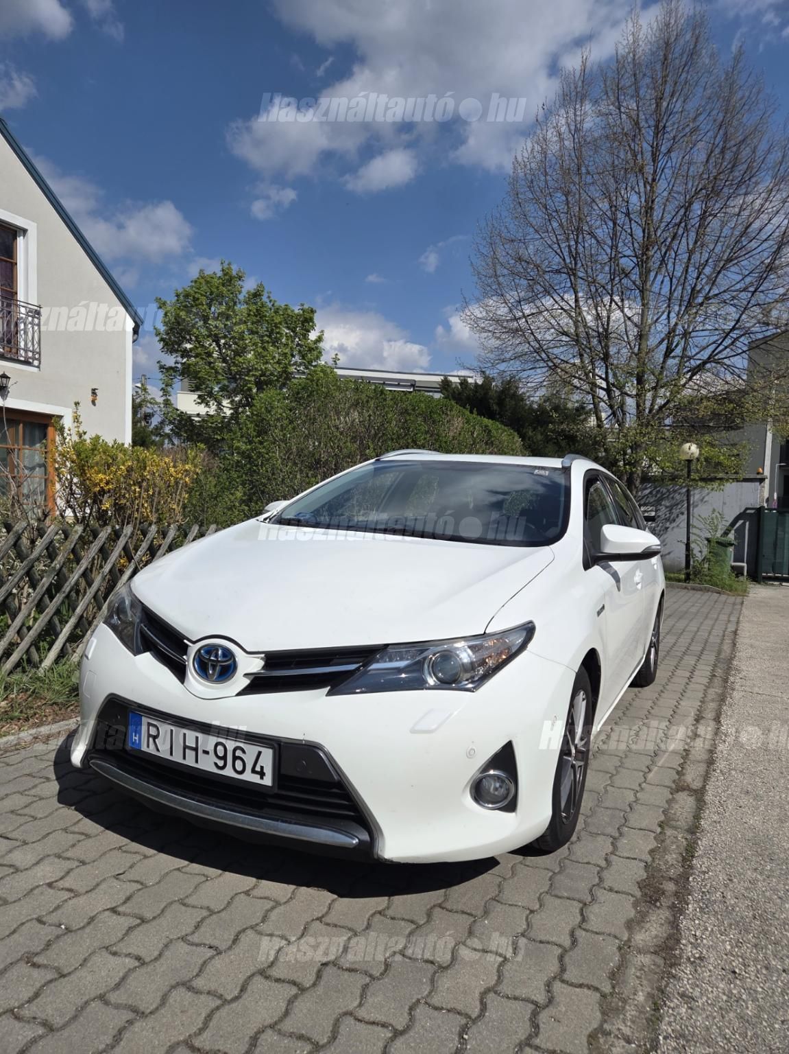 TOYOTA AURIS 2013/12 - 1
