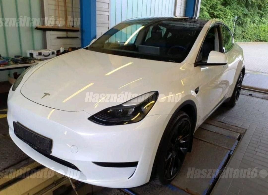TESLA MODEL Y 2023/6 - 1