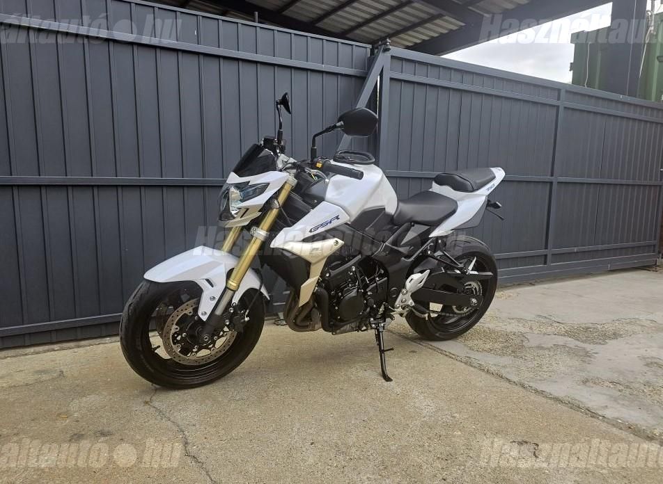 SUZUKI GSR 750 2012/5 - 1