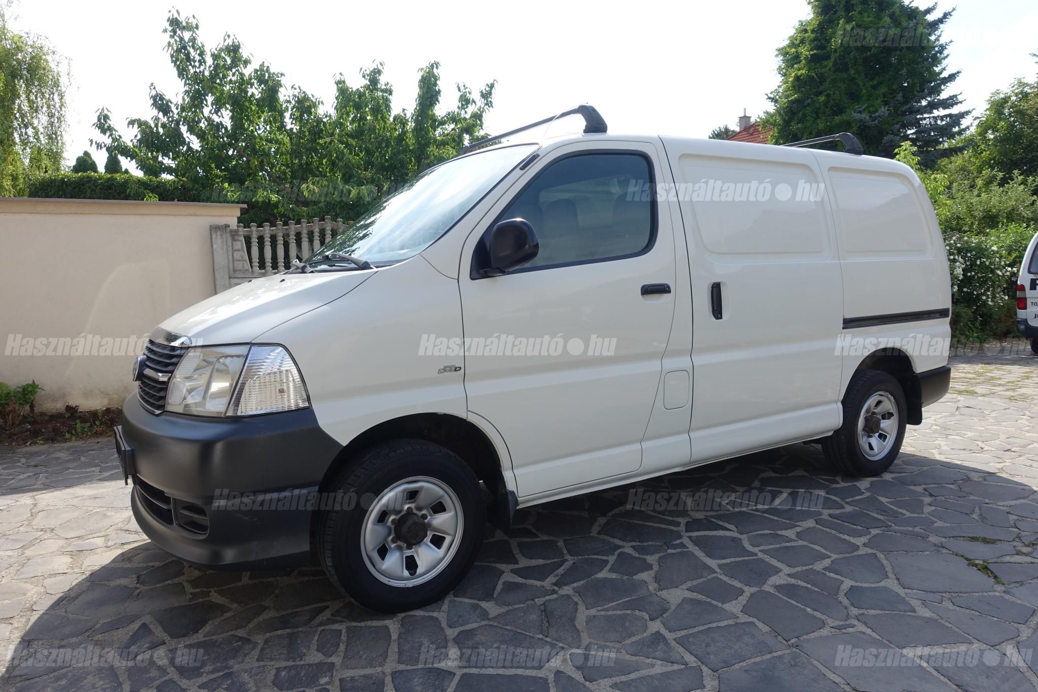 TOYOTA HIACE 2011/3 - 1