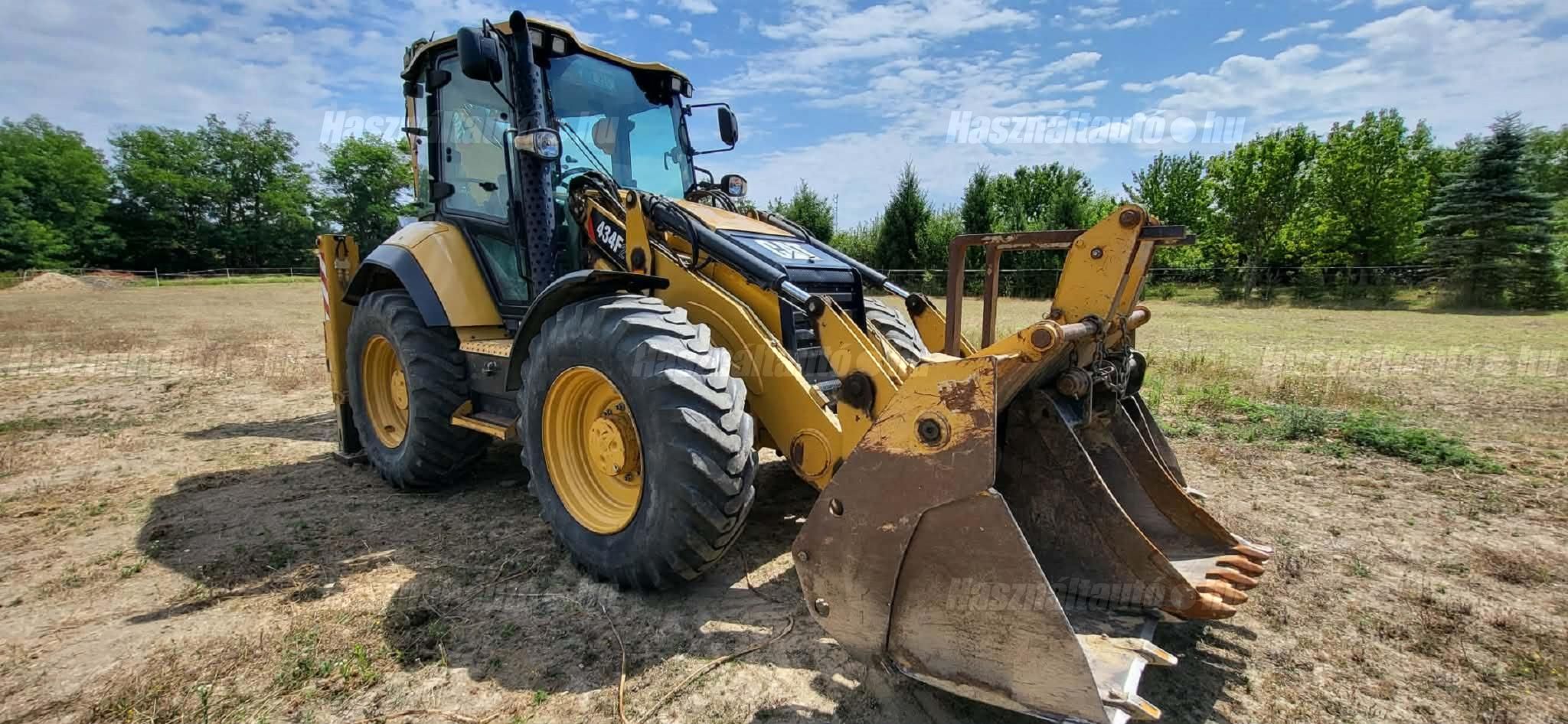CATERPILLAR 2016 - 1