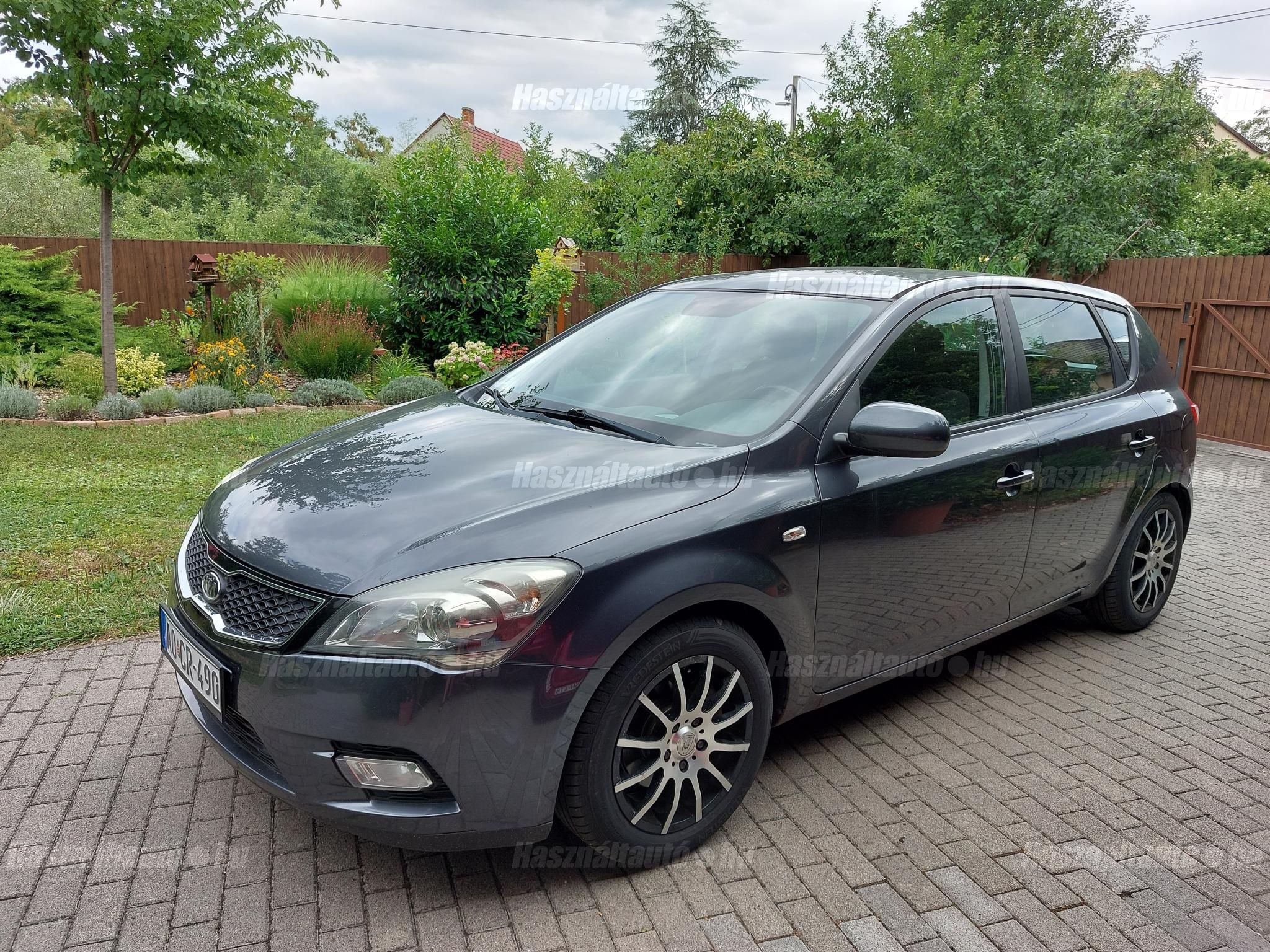 KIA CEE'D 2012/4 - 1