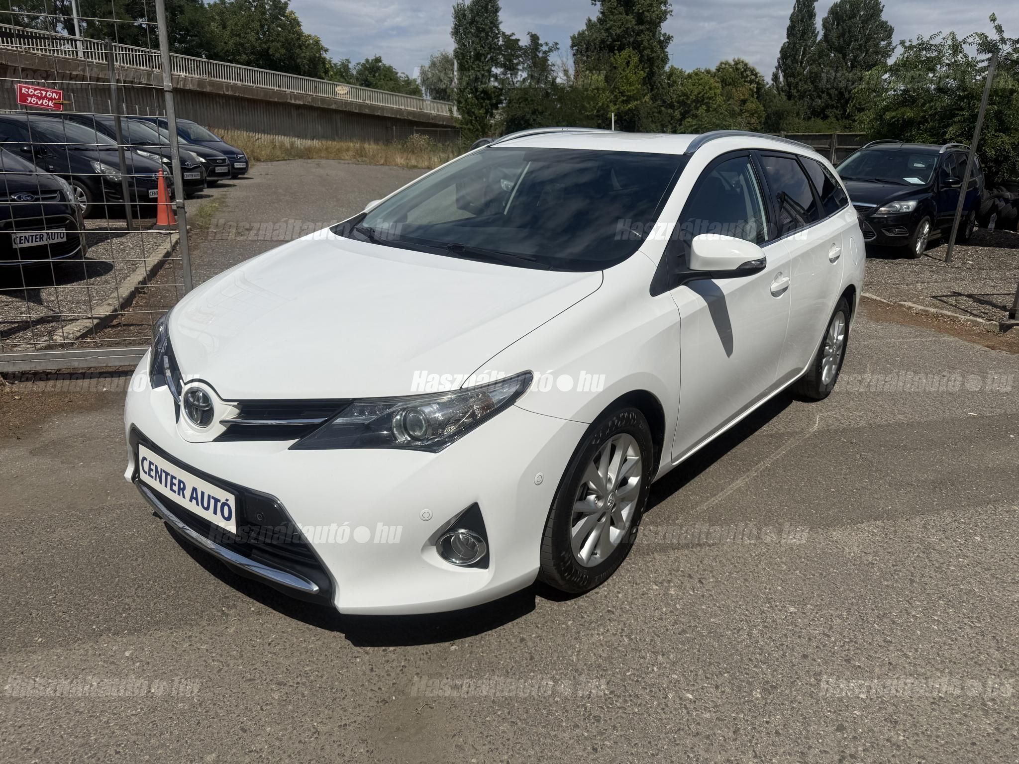 TOYOTA AURIS 2013/8 - 1