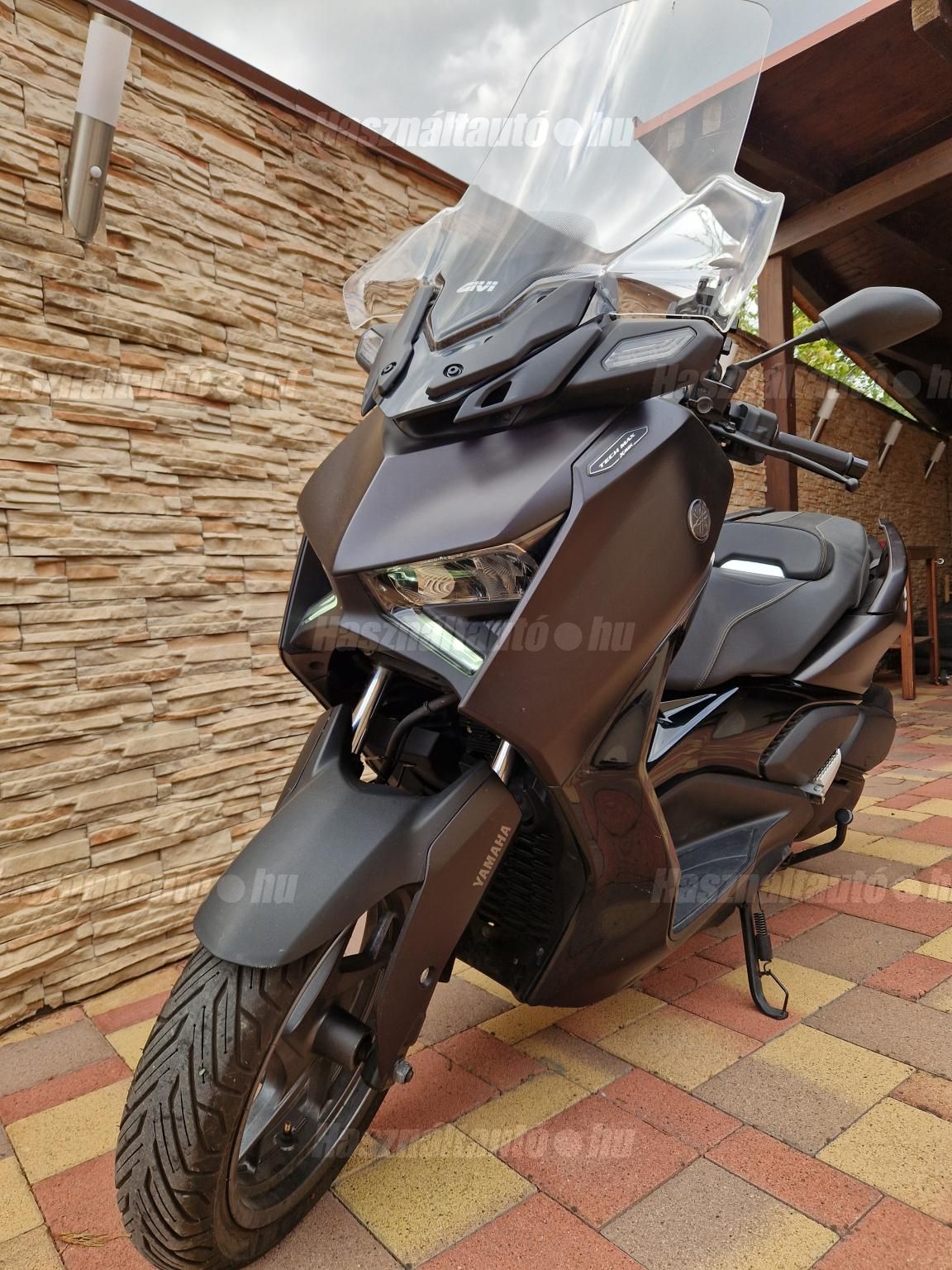YAMAHA X-MAX 300 2024/10 - 1