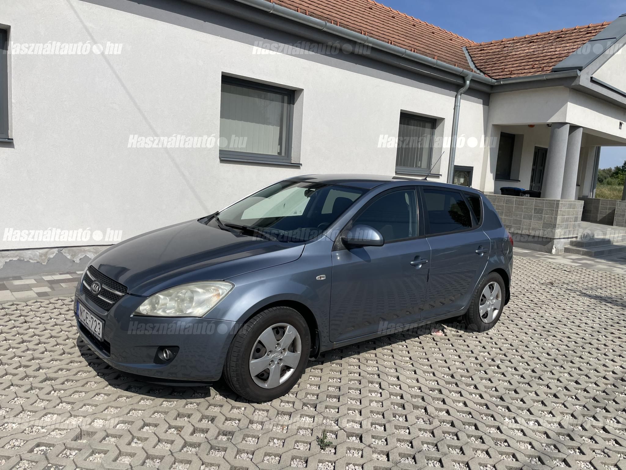 KIA CEE'D 2007/12 - 1