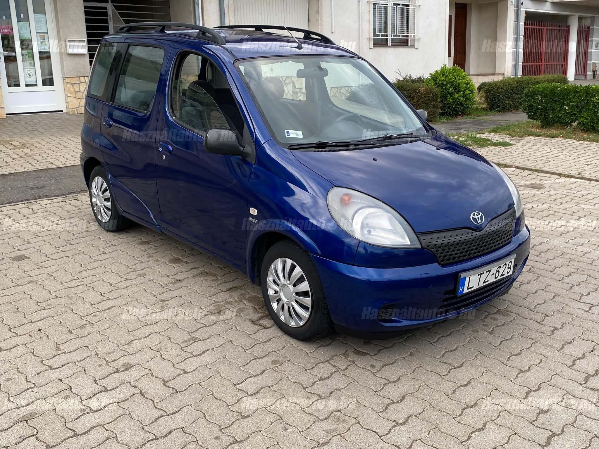 TOYOTA YARIS VERSO 2002 - 1