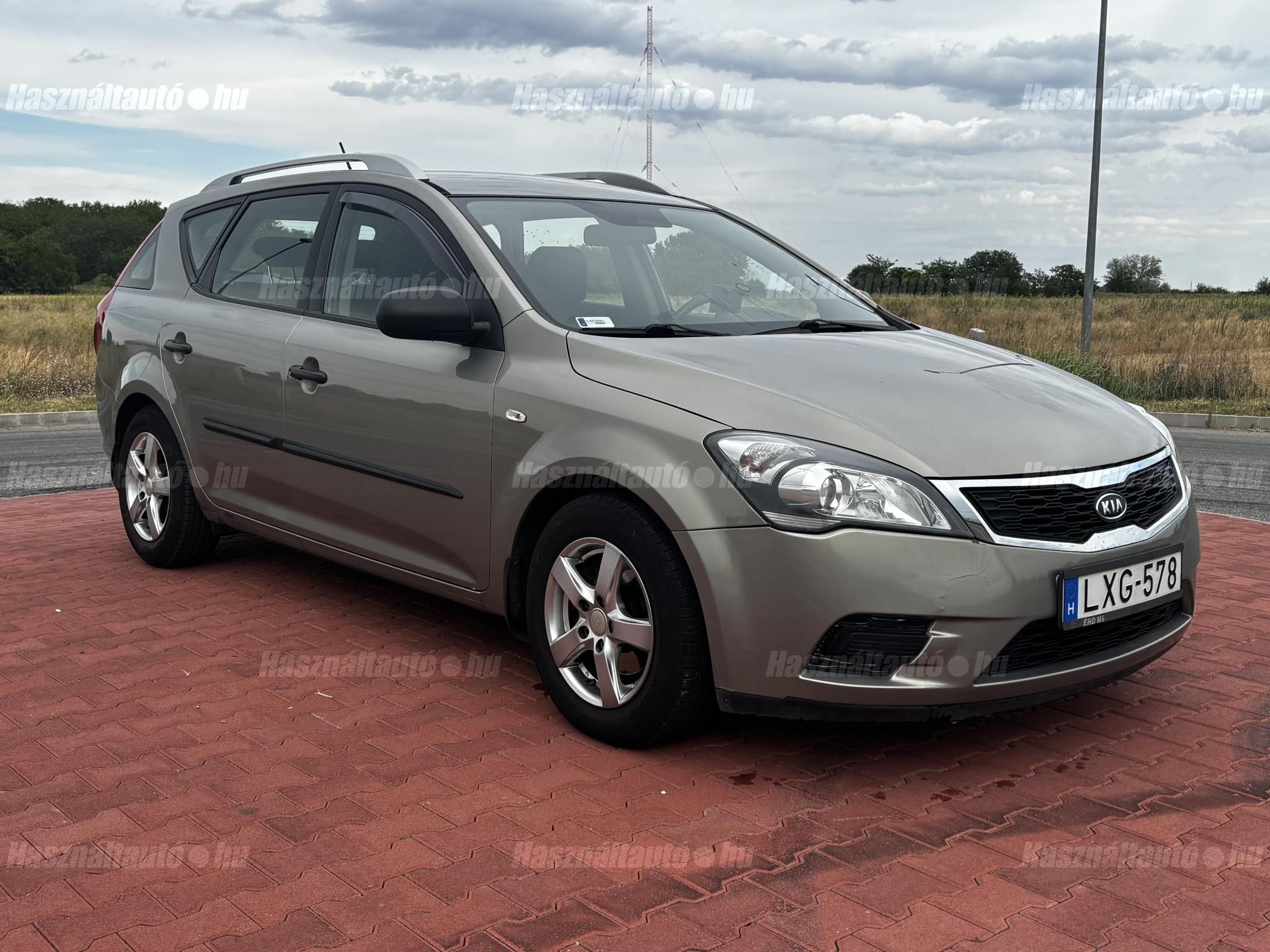 KIA CEE'D 2011/7 - 1