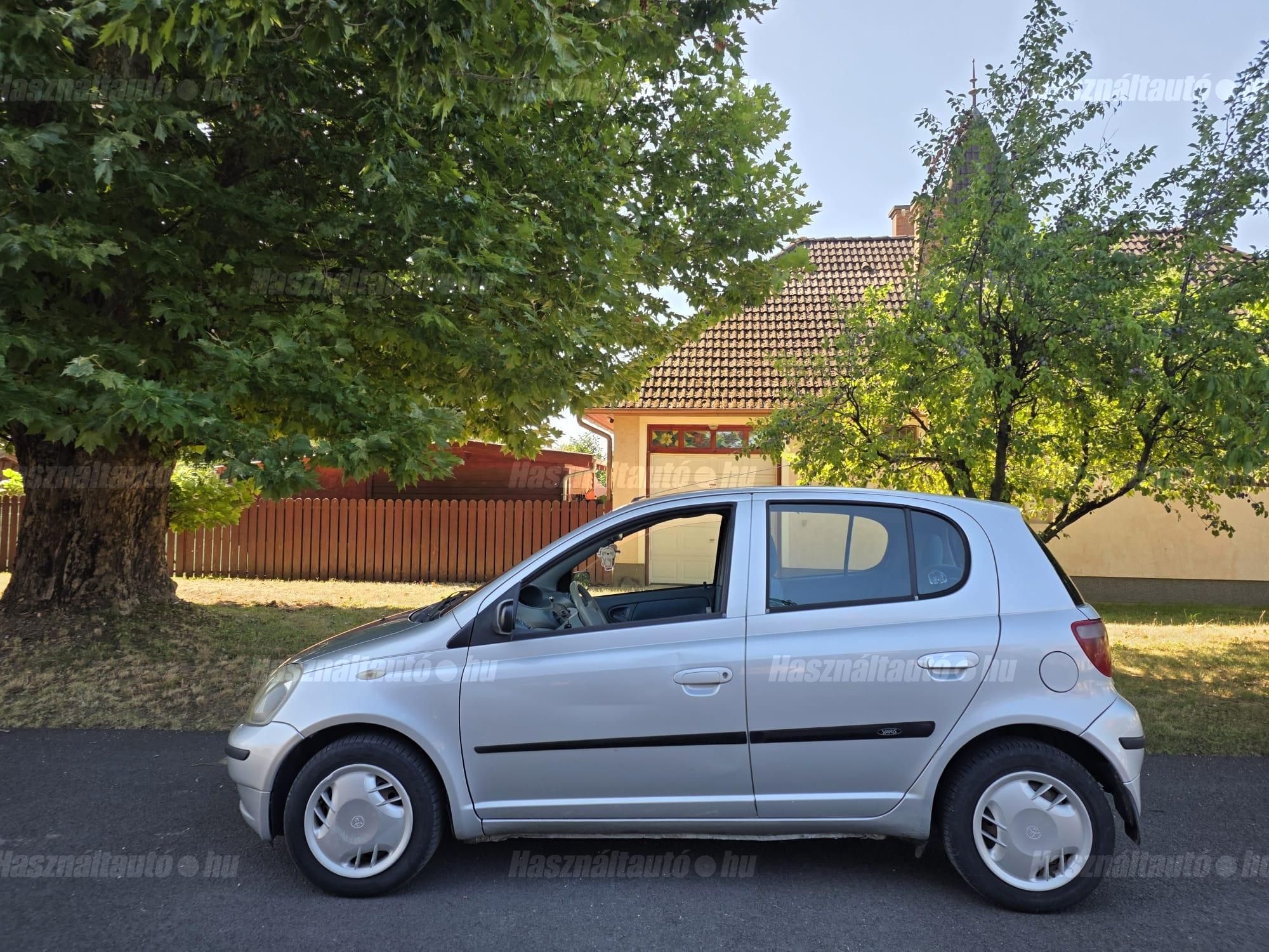 TOYOTA YARIS 2000/7 - 1
