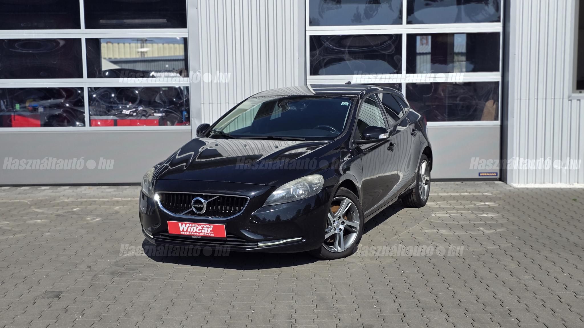 VOLVO V40 2016/8 - 1
