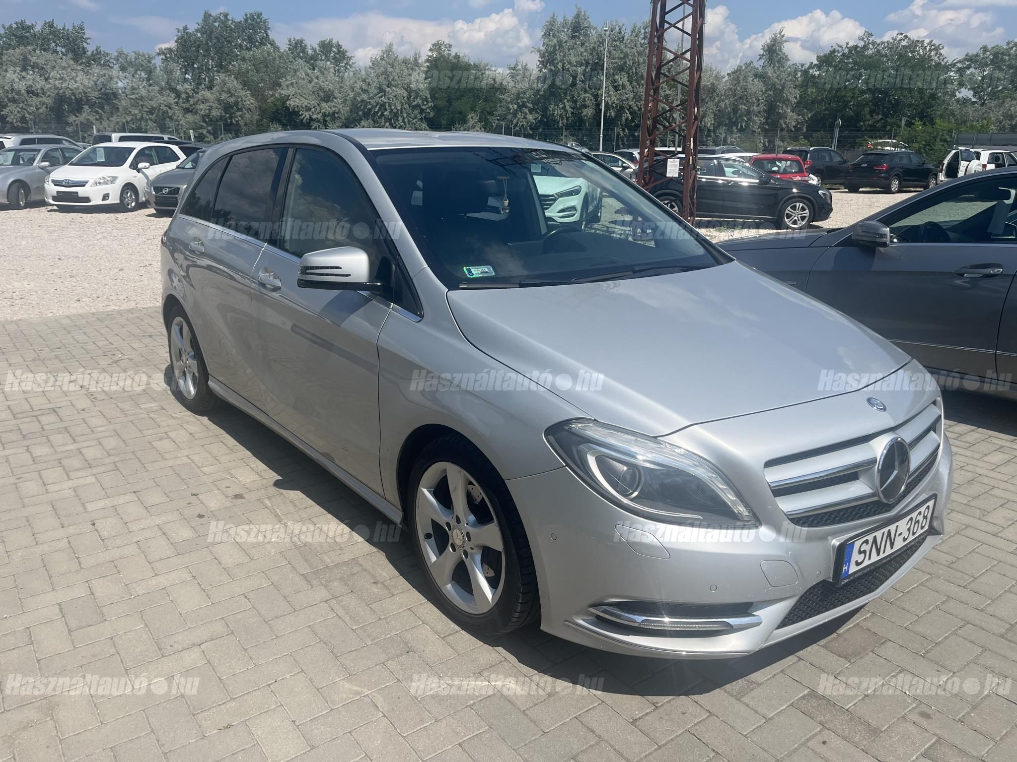 MERCEDES-BENZ B 180 2013/5 - 1