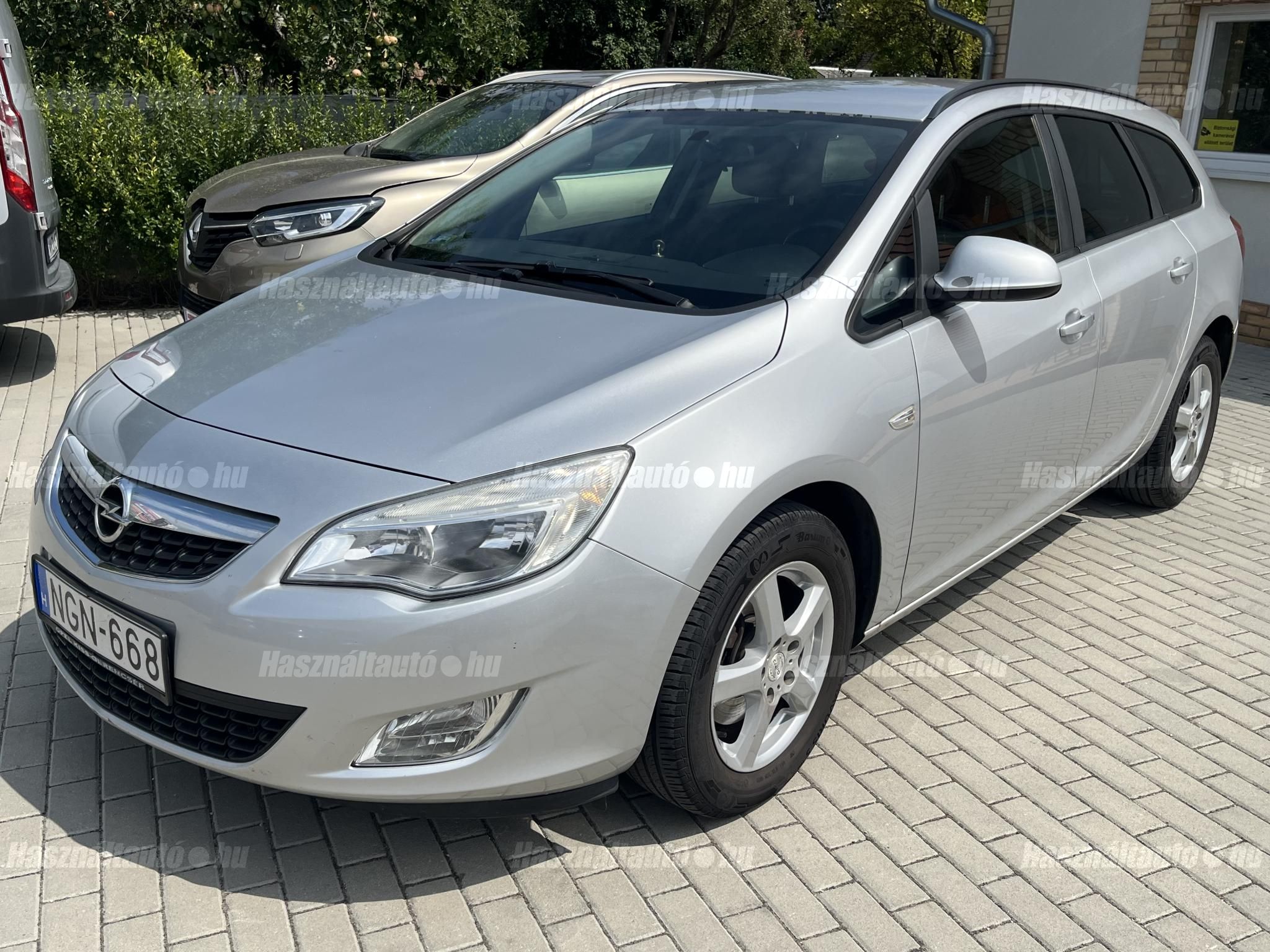 OPEL ASTRA J 2011 - 1