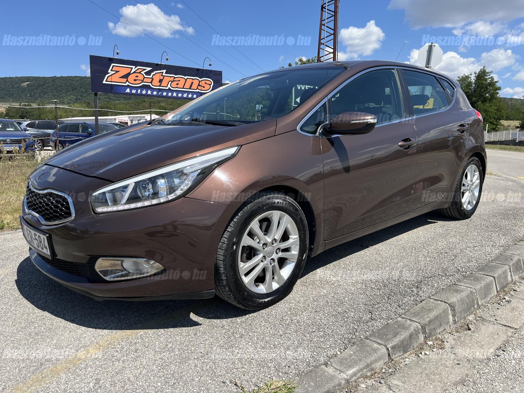 KIA CEE'D 2012/5 - 1