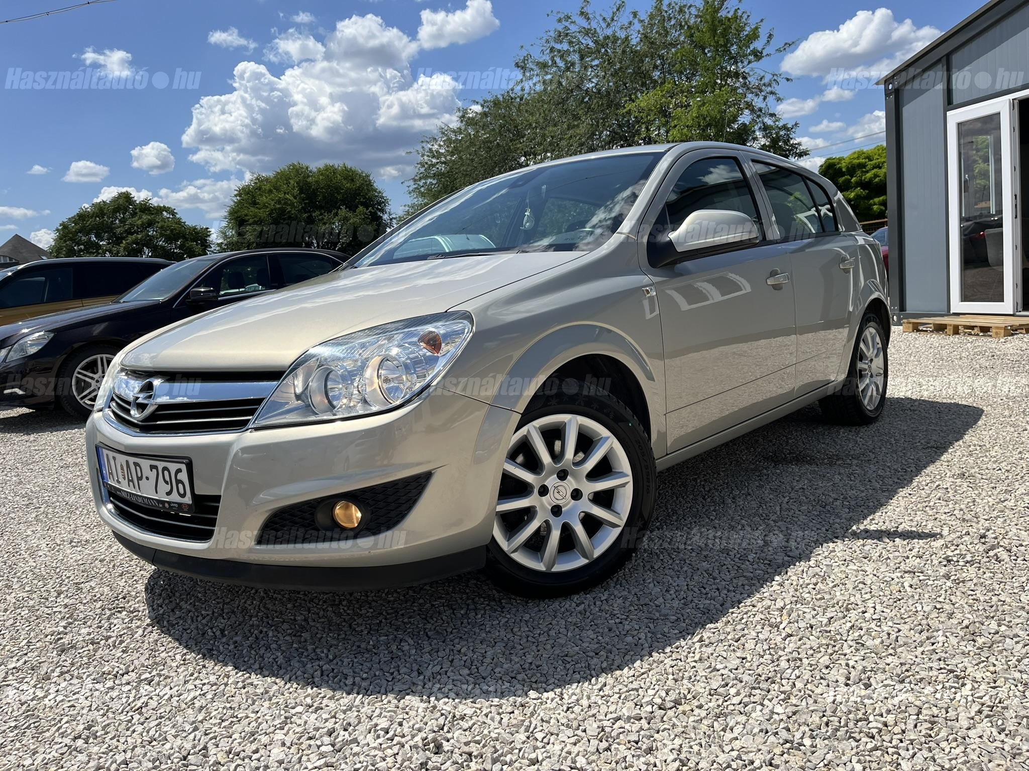 OPEL ASTRA H 2010 - 1