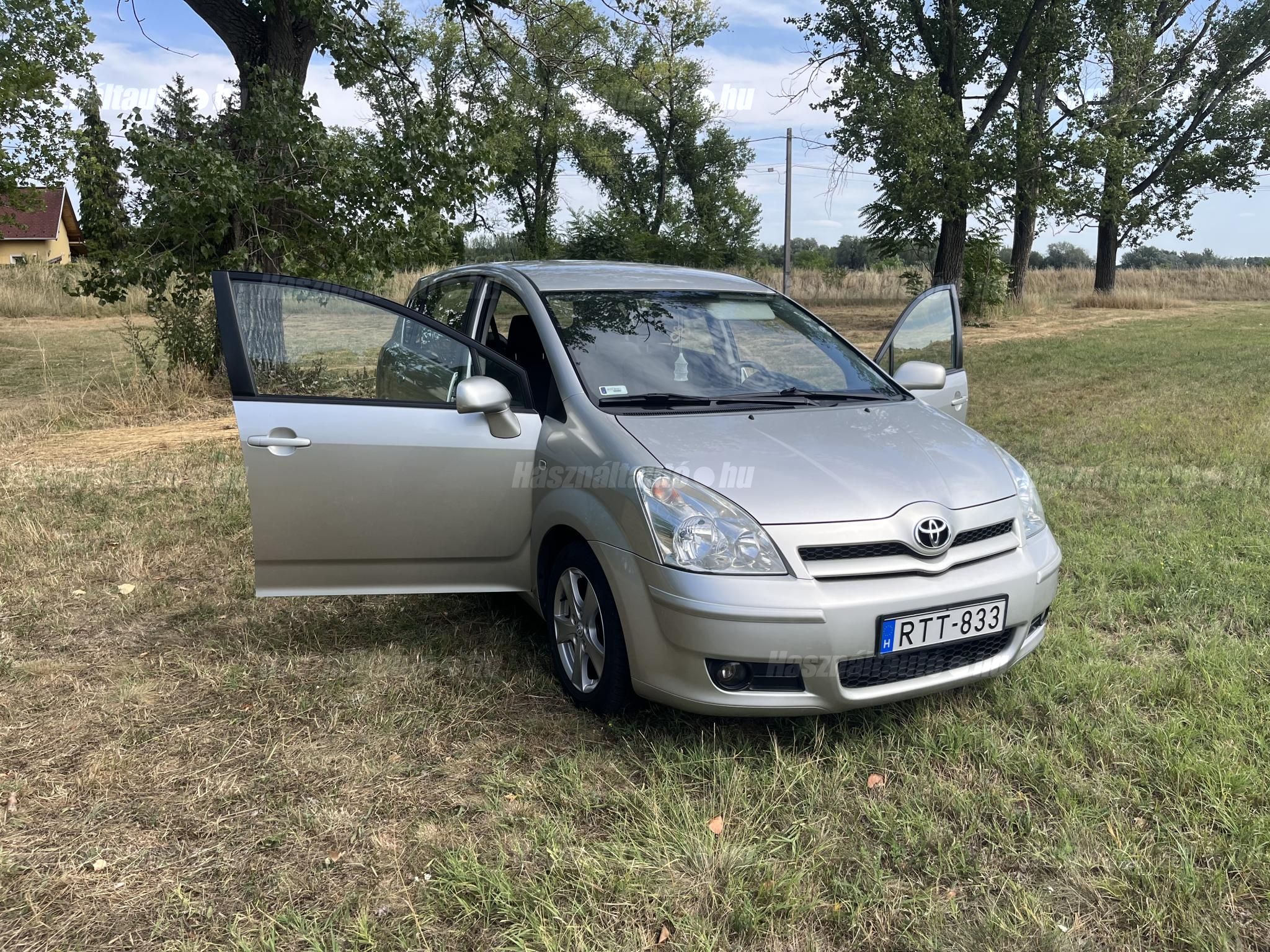 TOYOTA COROLLA VERSO 2006/7 - 1